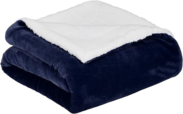 Amazon Basics Micromink Sherpa Blanket- 220 x 240 cm, Navy