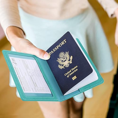 Vista 2 de labato - Cartera de piel sintética para pasaporte con tarjetero de vacuna, Mint
