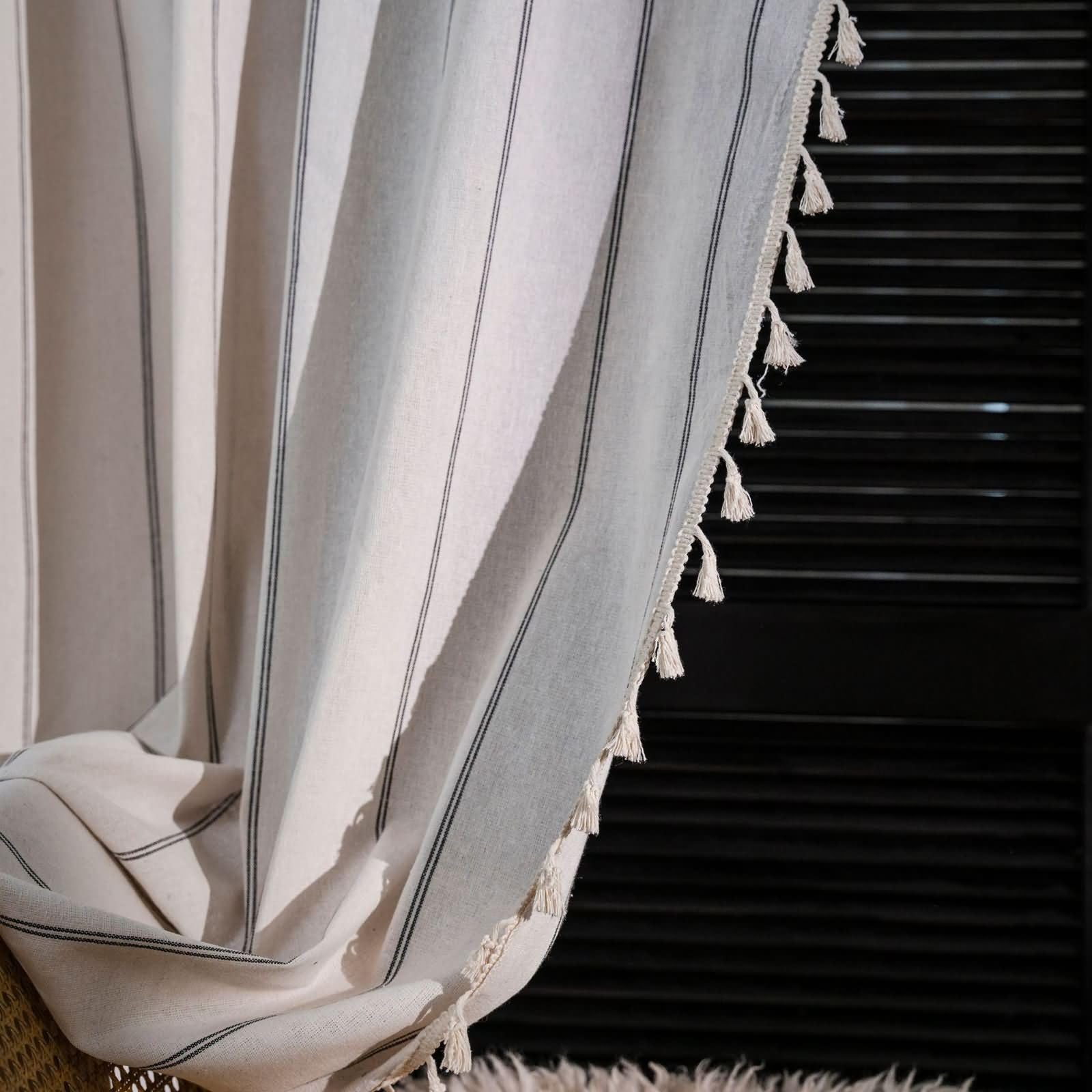 Zasłony Voille 2 panele 2 x 150 cm szer. x wys. 221 cm, zasłony do sypialni, półprzezroczyste beżowe paski i frędzle, zasłona z kieszenią na pręt