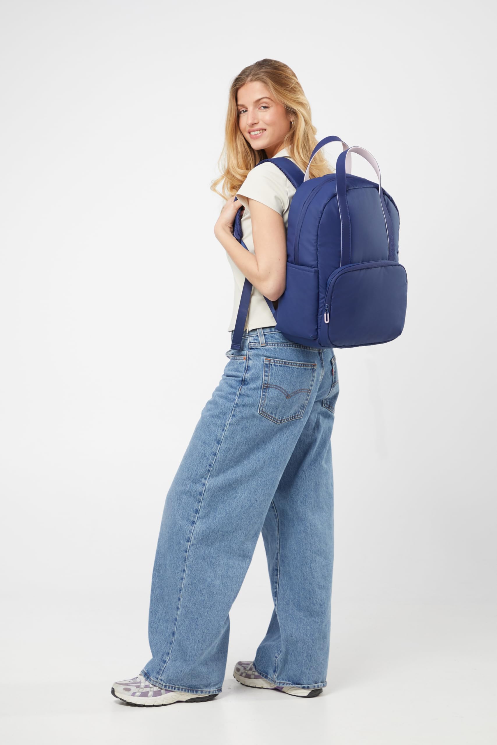American Tourister Puffypop - Mochila Portátil Mujer 15.6" (49 cm, 21 L), Ergonómica, Perfecta para Escuela, Trabajo & Viajes - Azul (Navy)