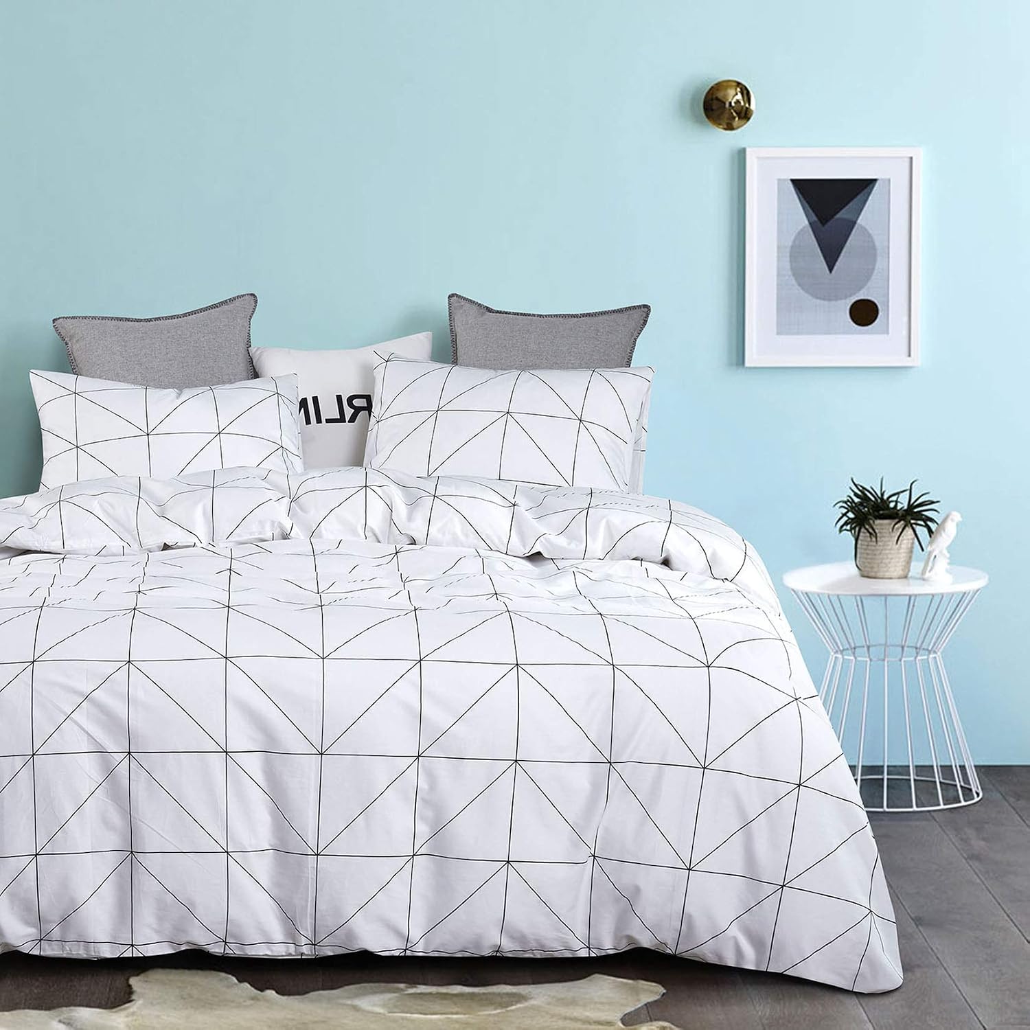 Wake In Cloud - Geometric Comforter Set, 100% Cotton Fabric with Soft Microfiber Fill Bedding, Black Pattern Printed on White (3pcs, Queen Size)