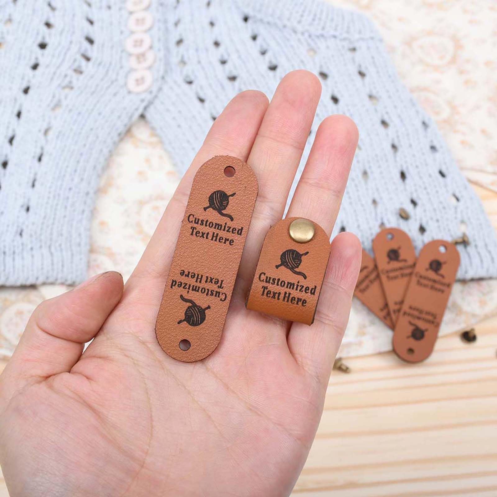 Etiquetas de cuero personalizadas en remaches, etiquetas plegadas sin costuras para ropa, hechas a mano, etiquetas para ganchillo y tejer (50 unidades)