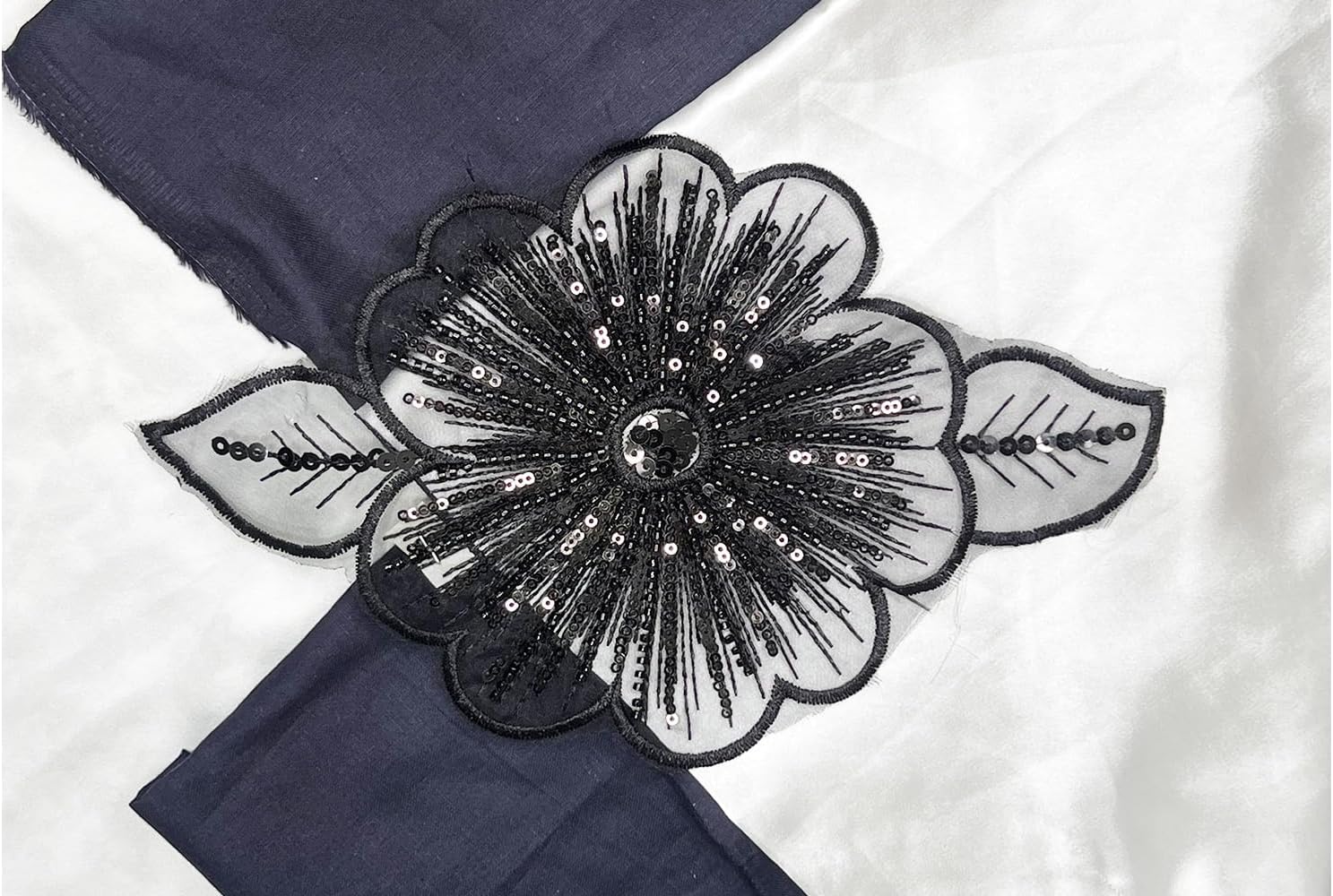 Mohan ShoppeMohan Shoppe Beads Work Flower Shape Fancy Designer Patch for Dresses Sarees Gowns lehengas Dupatta Suits etc. Pack of 1 Piece (Black)