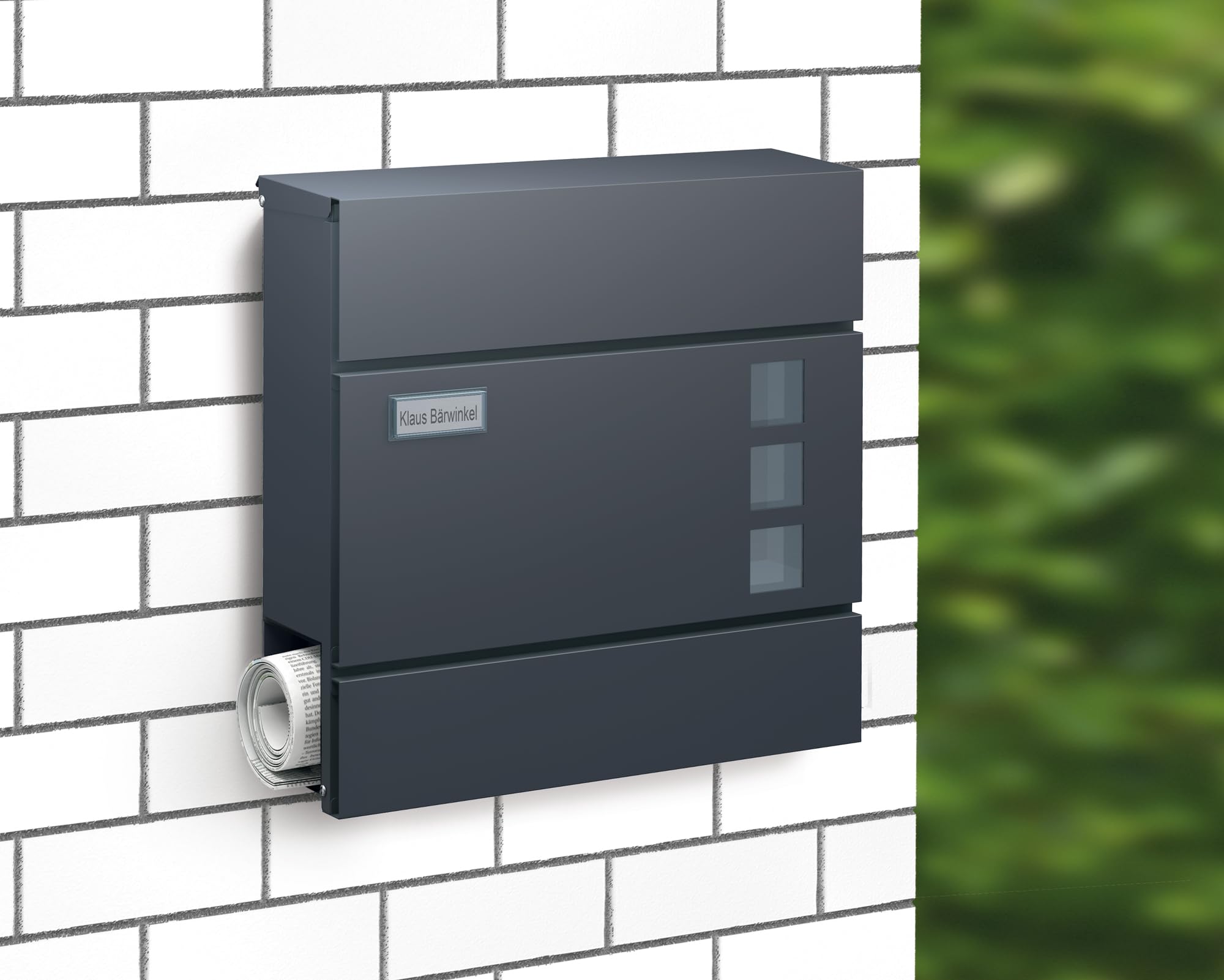 BASI | Briefkasten mit Softclose Klappe, Sichtfenster & Namensschild | DIN A4 Einwurf | inkl. 2 Schlüssel | integriertes Zeitungsfach | H37 x B37 x T10,4 cm | anthrazit | Wandbriefkasten Postkasten