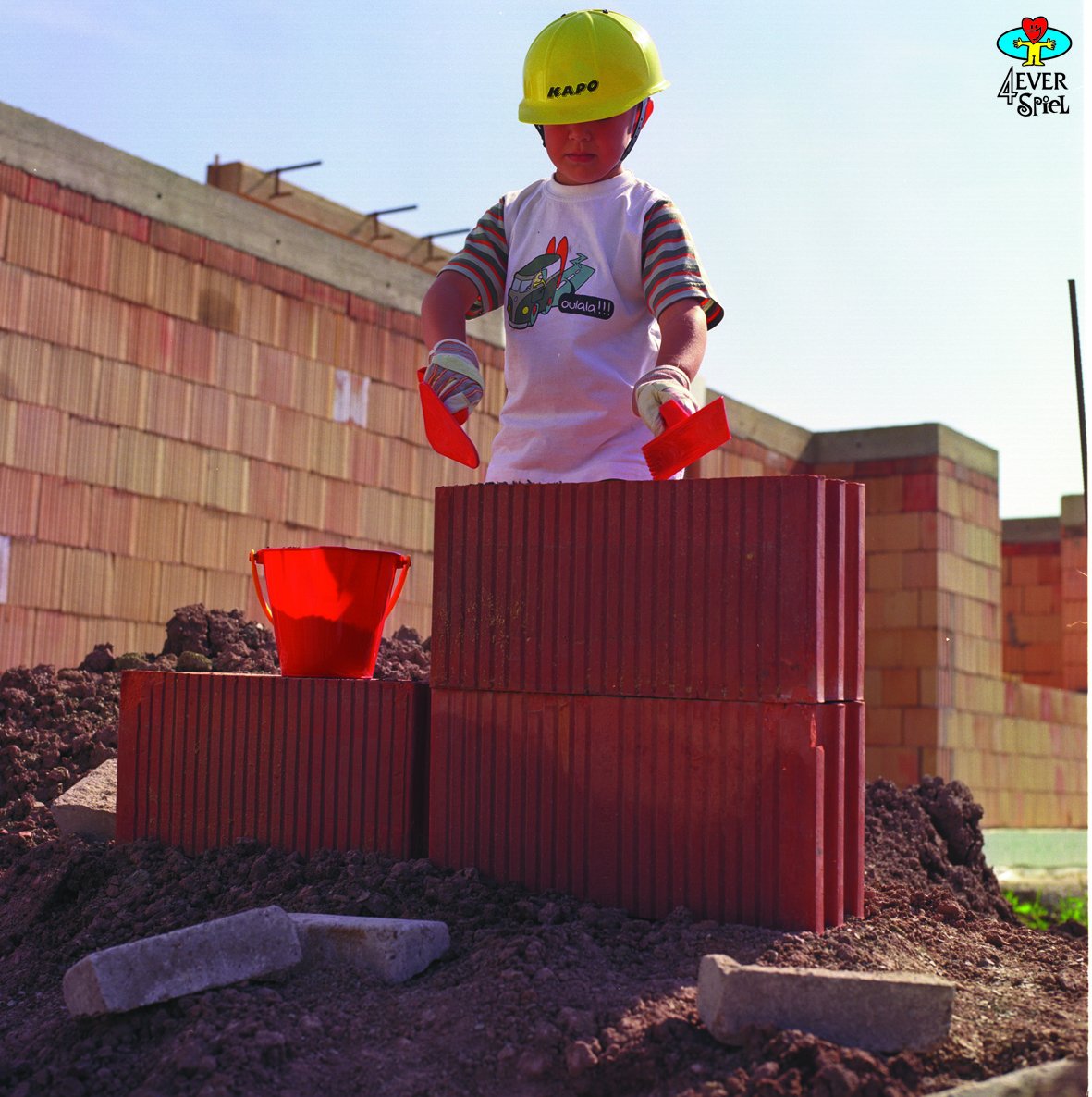 4everspiel/Gowi Mobby-Dig Baumeister 3er Set/Sitzbagger + Bauhelm + Schaufel