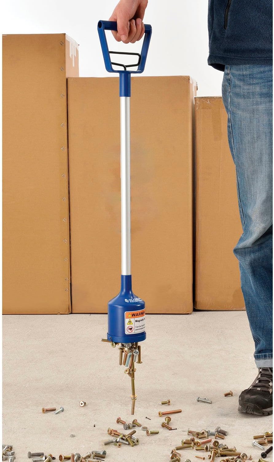 Global Industrial Magnetic Bulk Lifter with Extended Handle, 30 lb. Lifting Power, 3-11/16"W x 29-1/4"H, for Screws, Nails, Bolts, Garage Workshop Construction