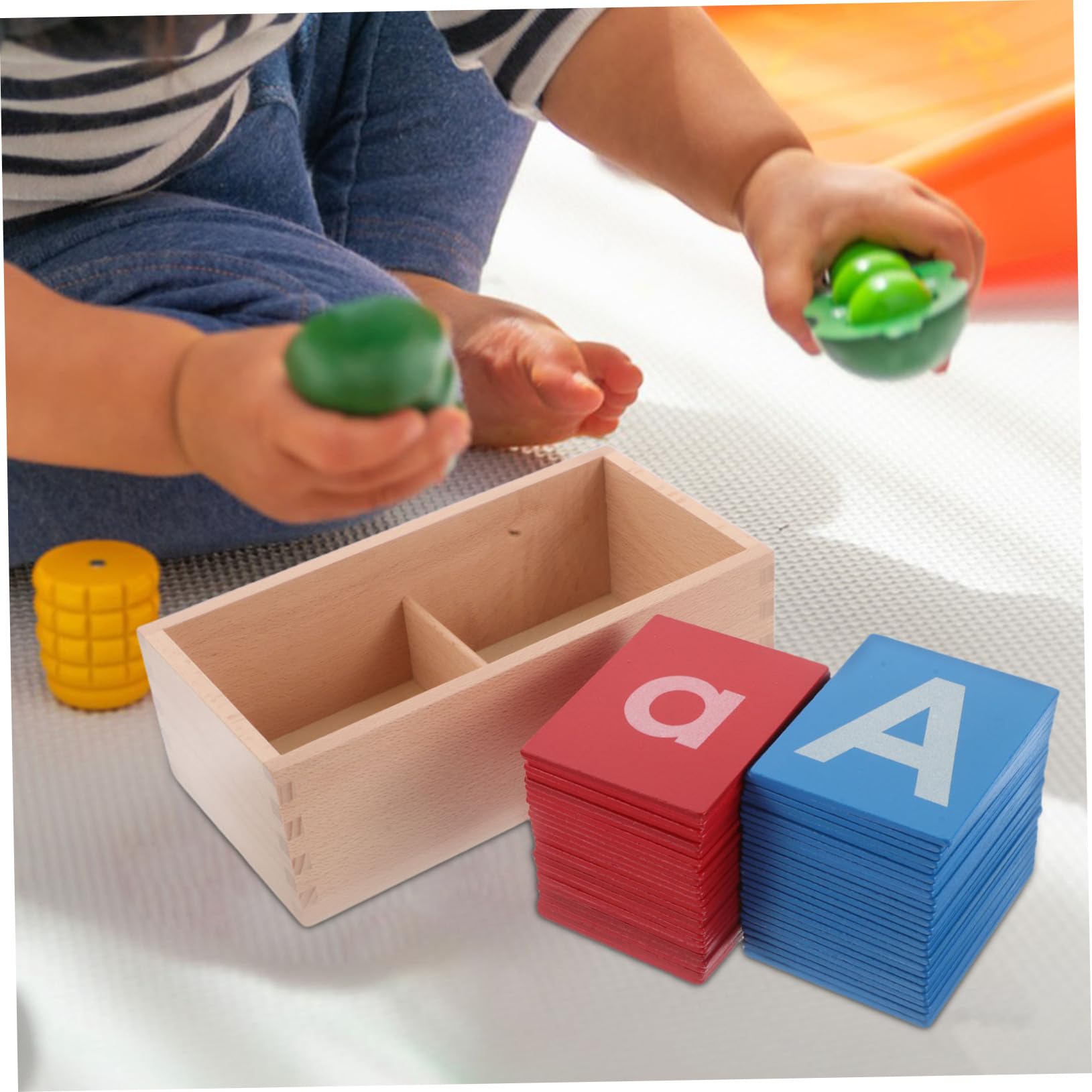ERINGOGO Set Montessori di Lettere in Sabbia Colorata Rosso e Blu su Tavola di Legno per Ragazzo Ragazza, Materiale Educativo per Sviluppo Linguistico e Apprendimento a Casa o Asilo