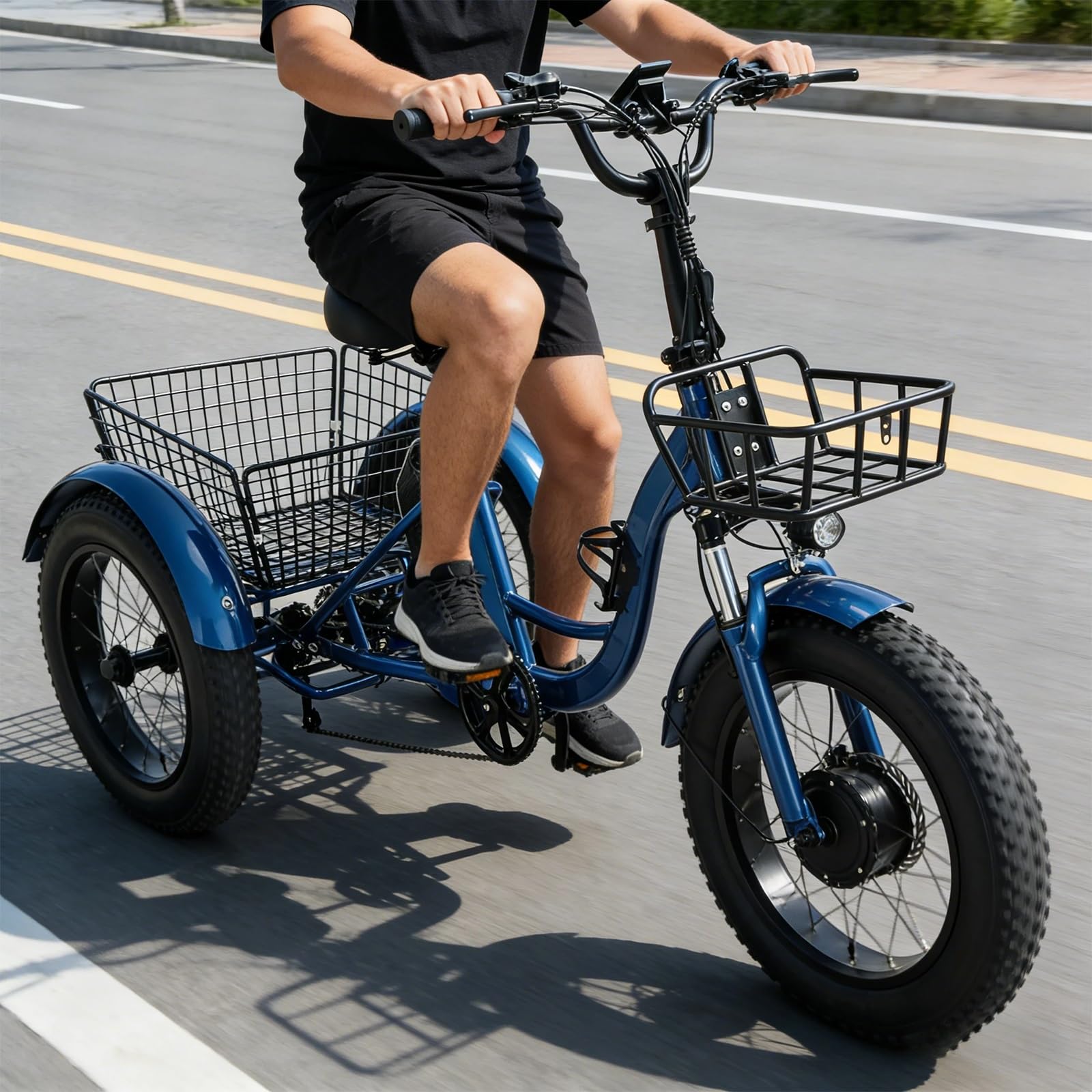 Triciclo elettrico per adulti con pneumatici larghi, 3 ruote, 7 velocità, capacità di carico 200 kg, telaio in alluminio, cestini anteriori e posteriori, ideale per la spesa in famiglia.