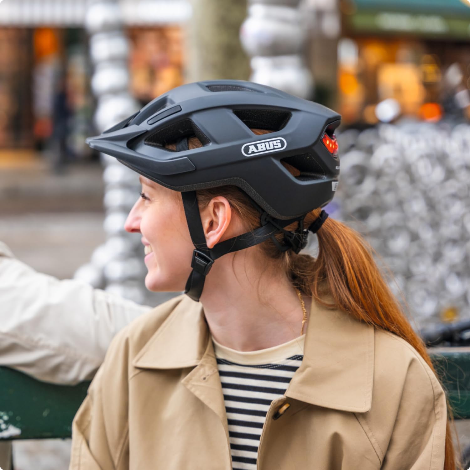 ABUS Fahrradhelm Aduro 3.0 LED - Sportiver City-Helm in stilvollem Design für alltägliche und sportliche Touren - mit Rücklicht - für Damen und Herren