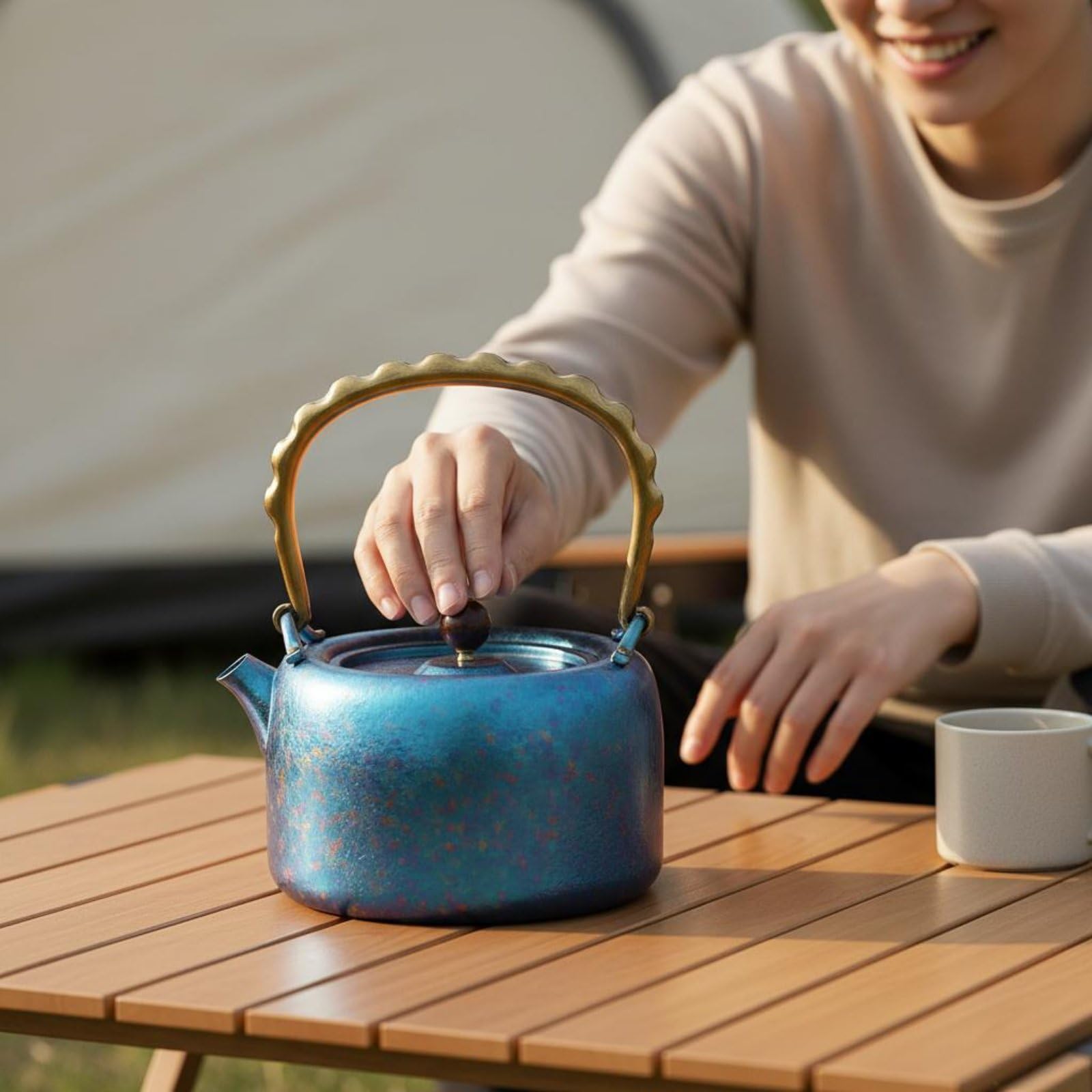 Tetera de Viaje al Aire Libre Tetera Hervidor Jarra Olla de Camping de Titanio con Servido Suave y Construcción Simple Adecuada para Viajes Terraza Regalo, Array, Amarillo Dorado