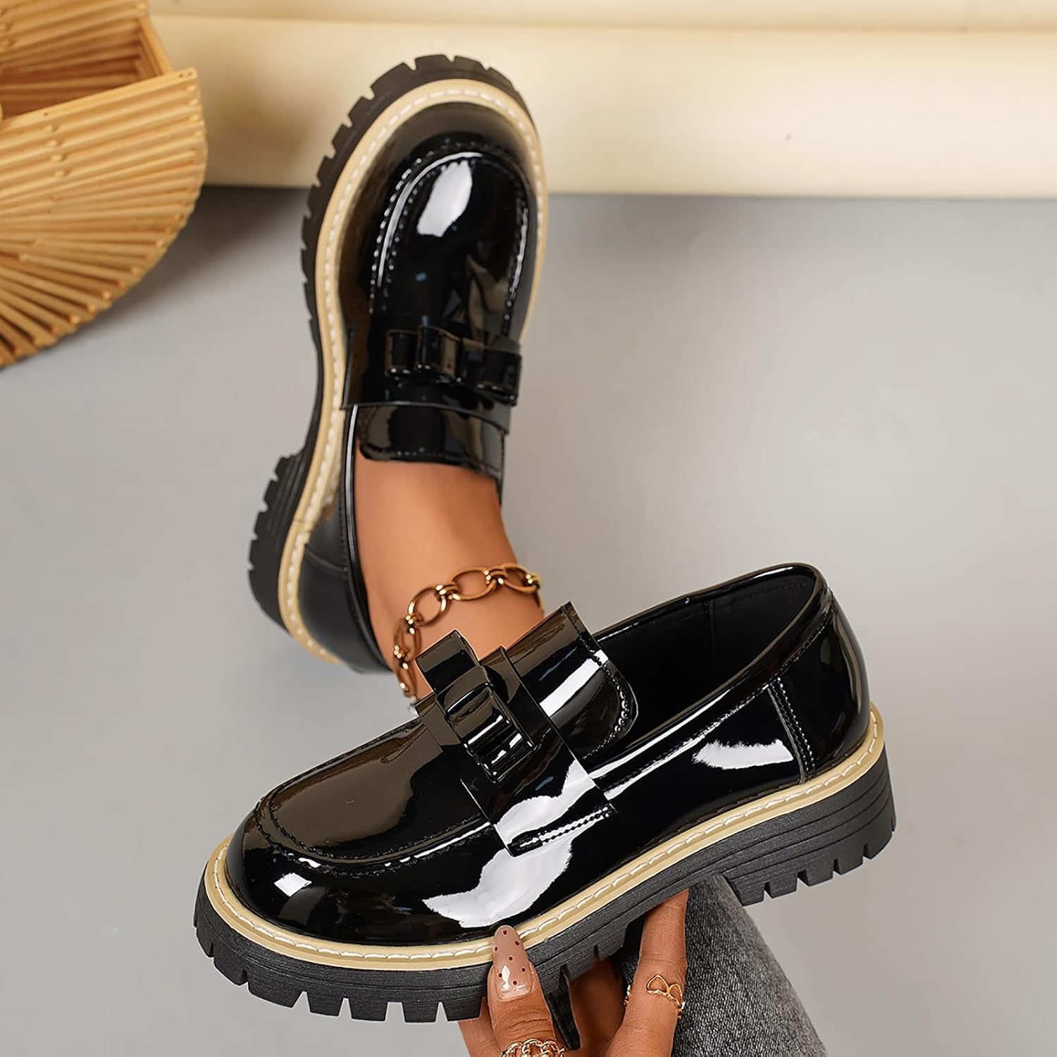 Chunky Heel Penny Loafers for Women Glossy Patent Leather Retro Comfortable Round Toe Anti-Slip Lug Sole Platform Slip On Loafers Casual Work Business Dress Shoes