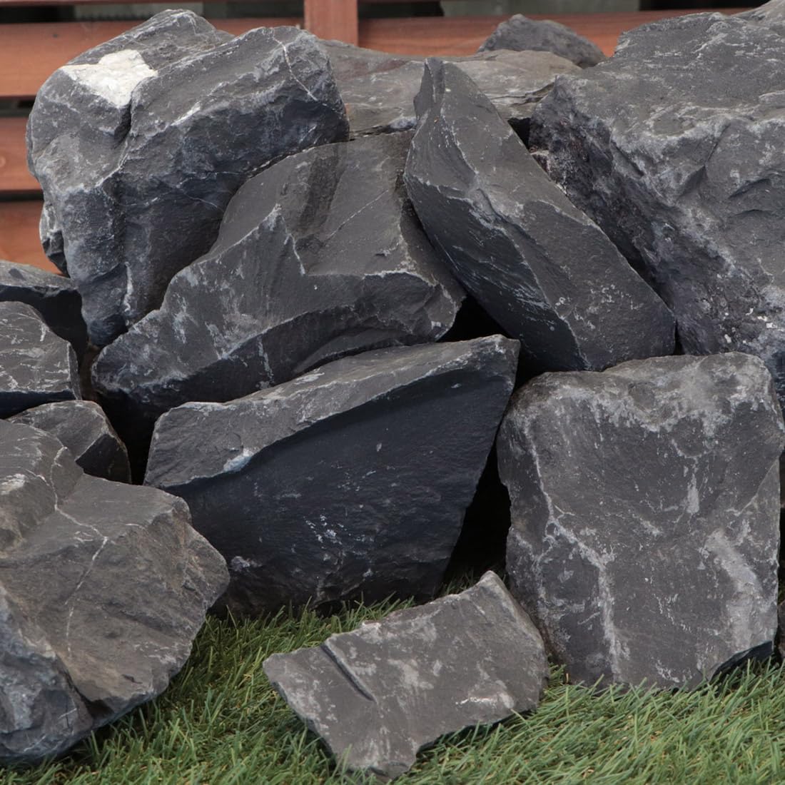 サ*カ様 STONE  ブラック ナイロン定価¥99000早い勝ち！ ナイロンサック イクイノックス引退記念 - 競馬グッズの通販サイト