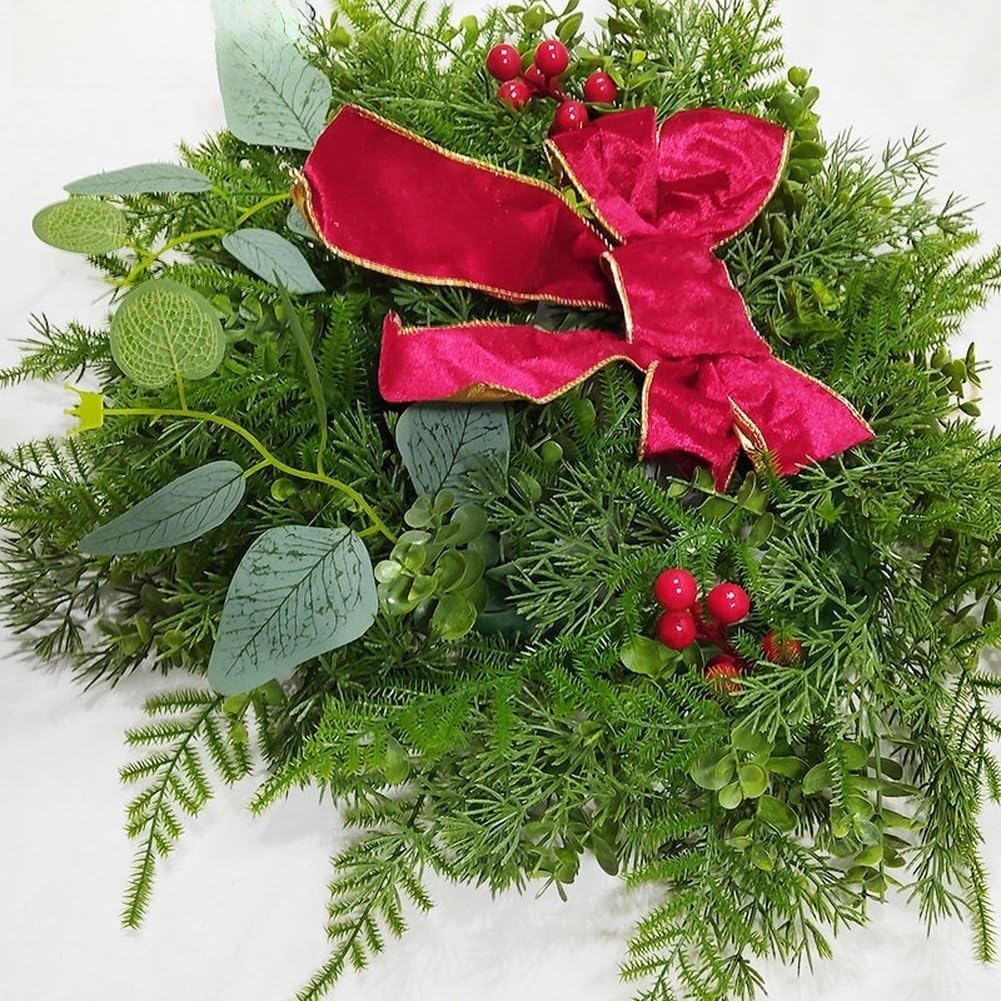 Corona artificial de Navidad de 40 cm, agujas de pino en forma de corazón con hojas de eucalipto para ventana y decoración navideña, plástico duradero y tela de seda