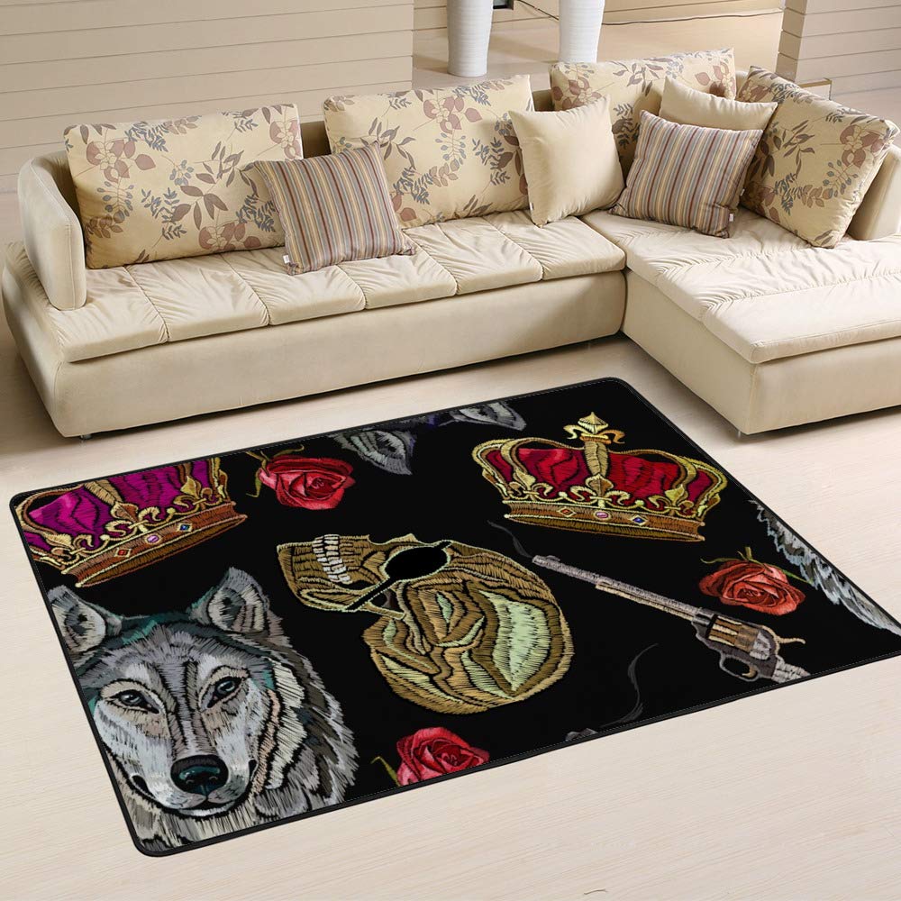 Tapis de surface doré grand format motif loup et roses chic