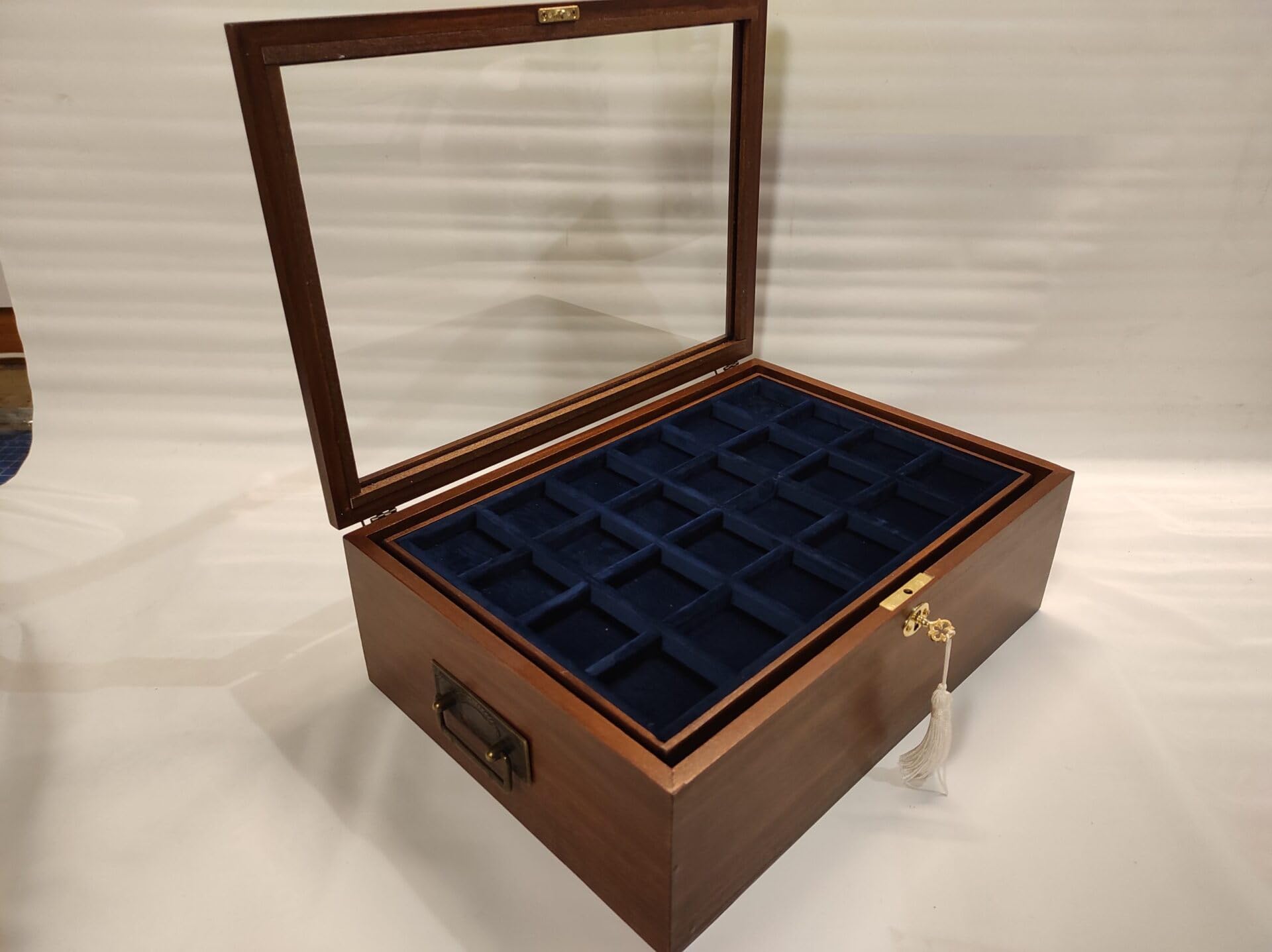 Monetario para monedas y medallas de madera maciza con 5 bandejas de terciopelo, baúl numismático con cerradura, hecho a mano, personalizable