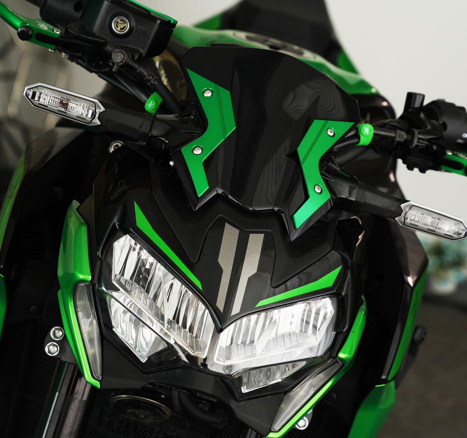 Accessori moto per Kawasaki Z900 Z 650 900 ABS Z900SE 2020-2023 2024 2025 Z650 Alluminio Parabrezza Trim Copertura Decorativa (Verde)