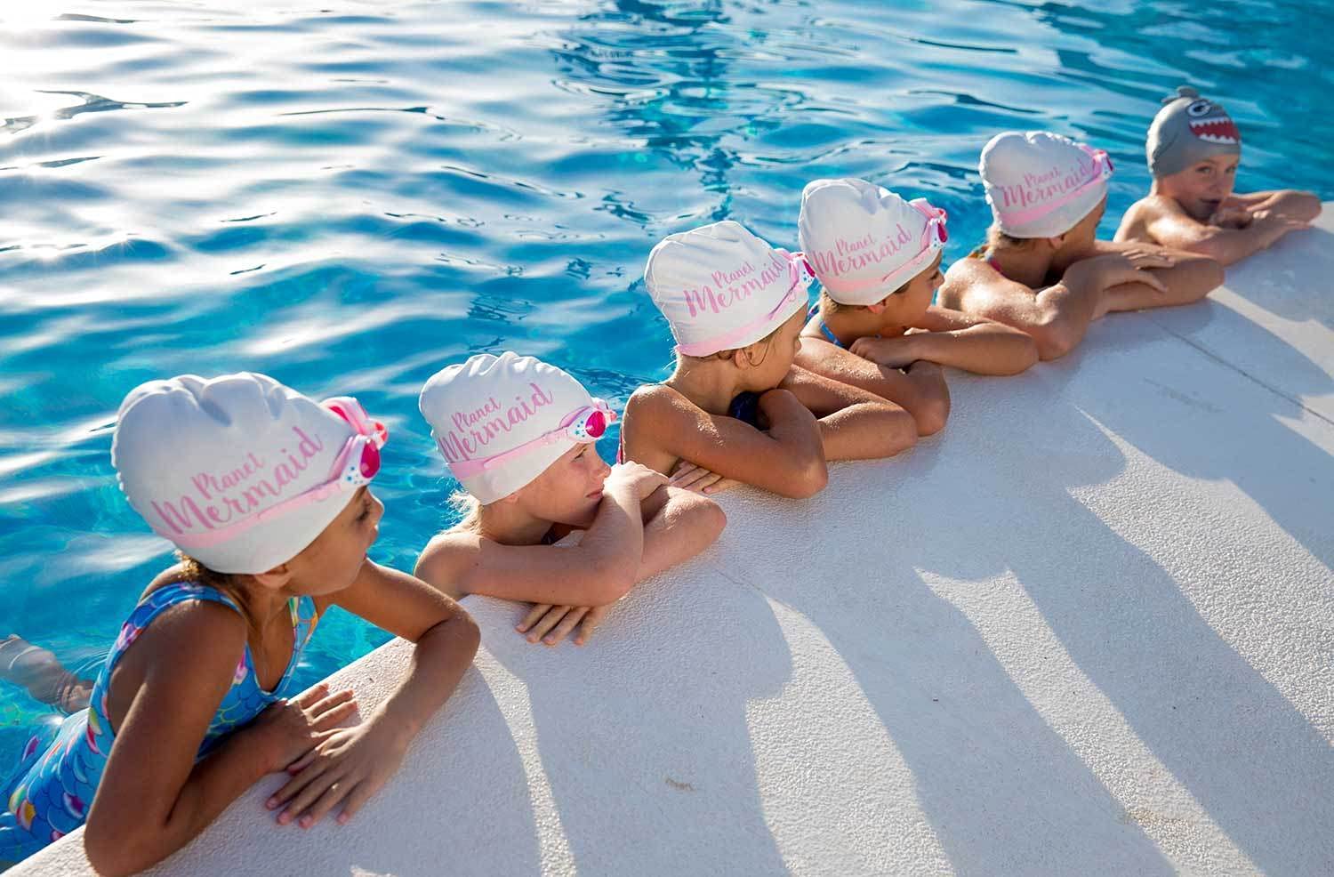 Planet Mermaid Kids Exklusives 5-teiliges Set Meerjungfrauenschwanz Badeanzug für Mädchen inkl. Schwimmhilfe Magic Fin, Schwanz, Tankinioberteil und Haarschmuck