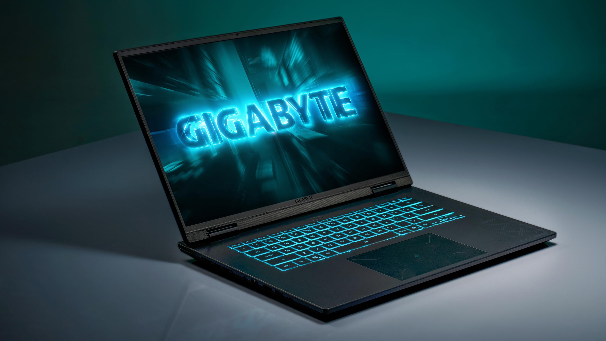 GIGABYTE Gaming A16 Laptop - 165Hz WUXGA, Intel Core i7-13620H, RTX 5050, 16GB DDR5 5200MHz, SSD Gen4 1TB, Windows 11 Home, Garanzia 2 anni, Dolby Atmos, Gaming A16 CTHI3FR894SH