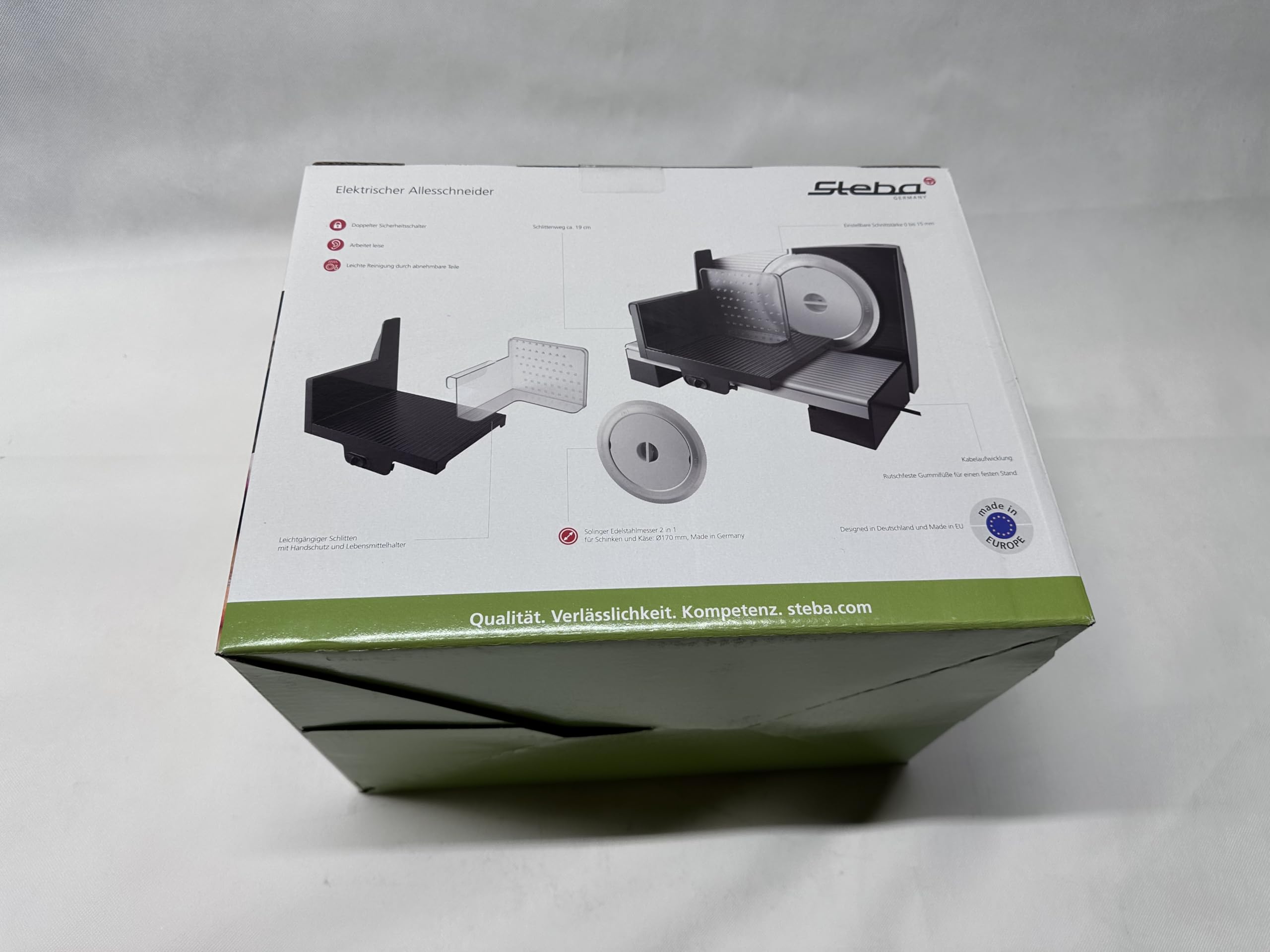 Cortafiambres eléctrico multiusos Steba, fácil limpieza gracias a sus piezas desmontables, pies de goma antideslizantes para un soporte firme y enrollador de cable. AS 200.