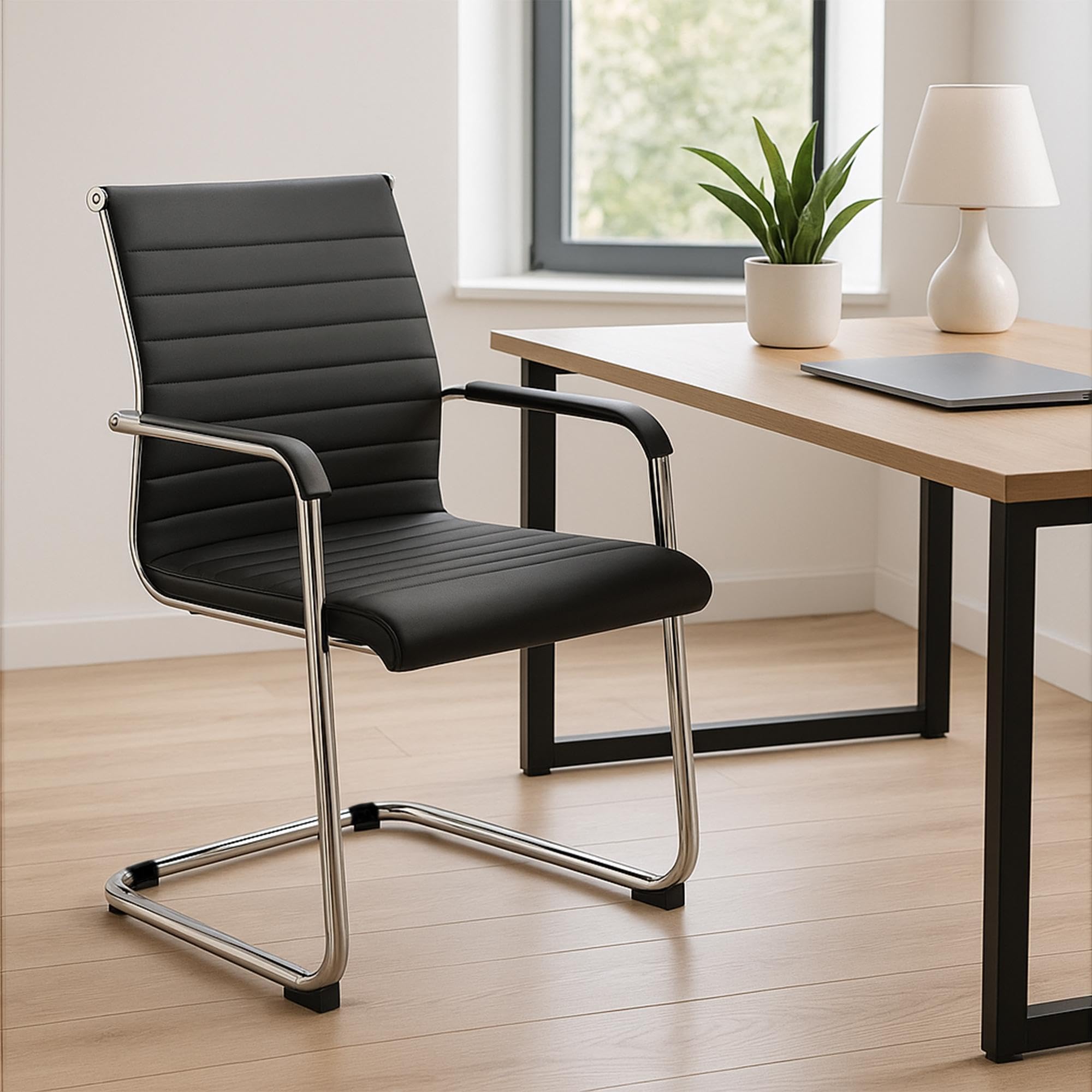CLP Sedia da ufficio ergonomica Hakon, cantilever con braccioli, telaio in metallo cromato, sedia visitatore nera, sedia conferenza, Colore:nero