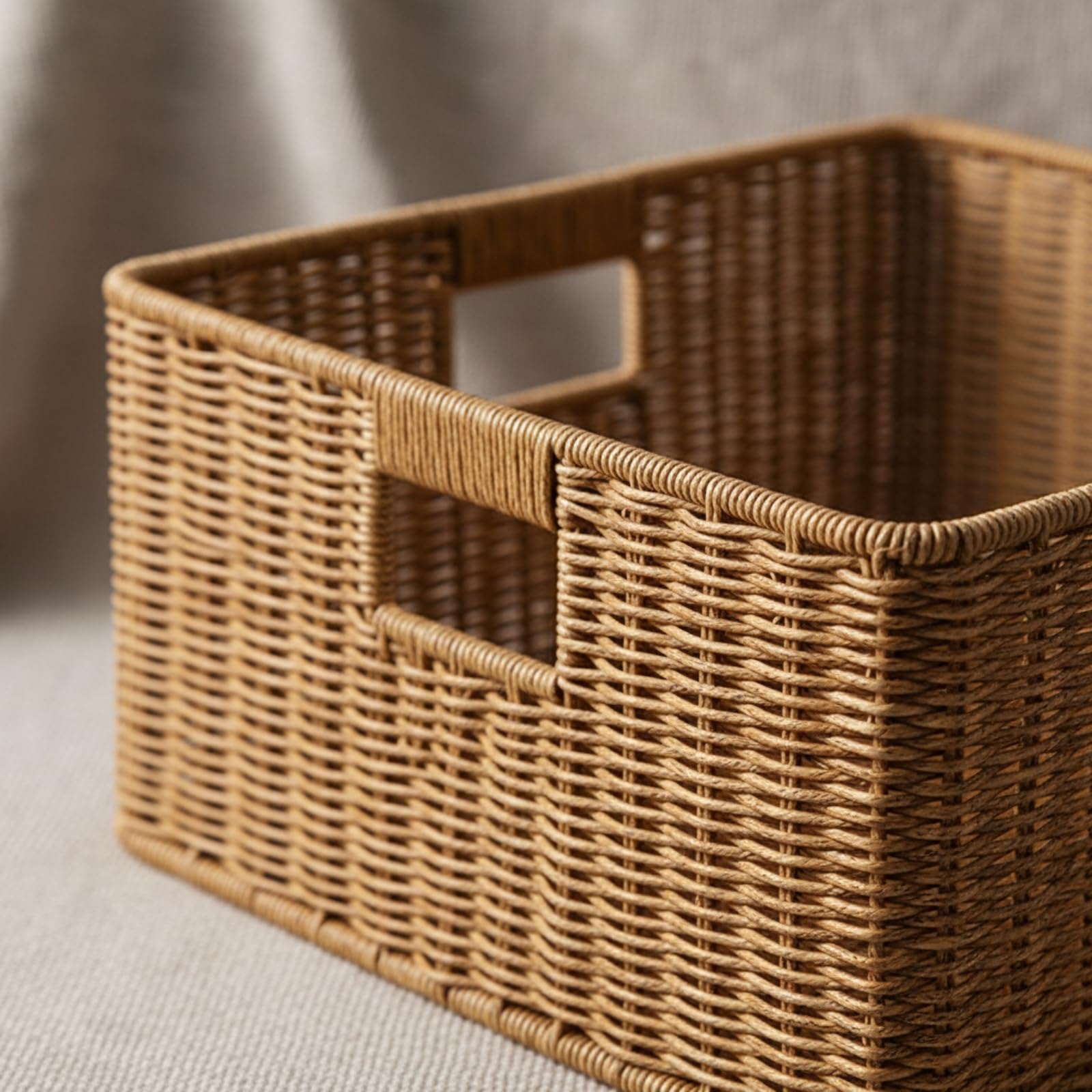 Cesta Tejida con corativo, color to 1, 43 × 34 × 18 Cm