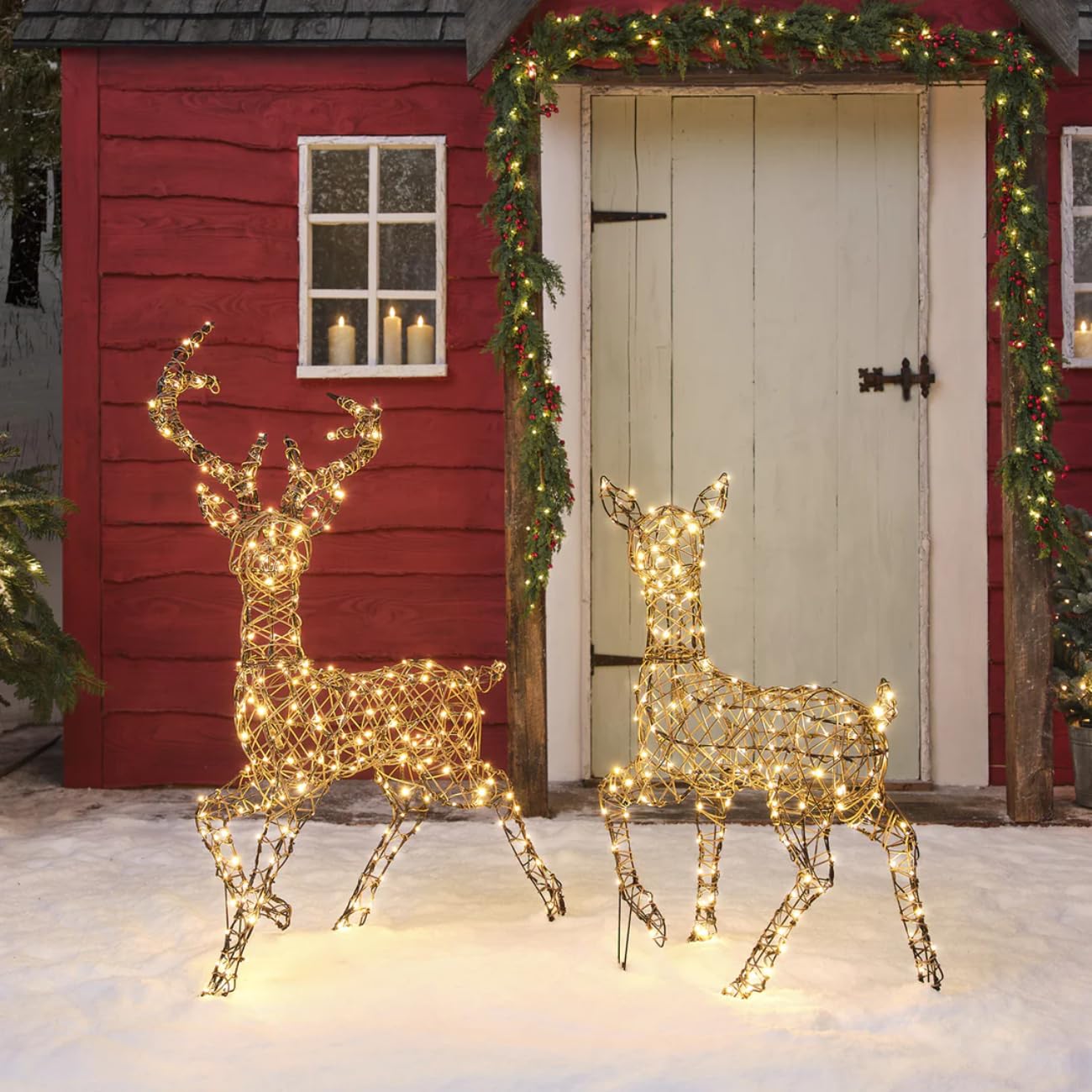 Lights4fun 2er-Set Kunstrattan Studley-Hirsch & Hirschkuh | 450 warmweiße LEDs & 3 Beleuchtungsmodi | strombetrieben für den Außenbereich | Weihnachten Weihnachtsbeleuchtung | Rentier | Höhe 88 cm