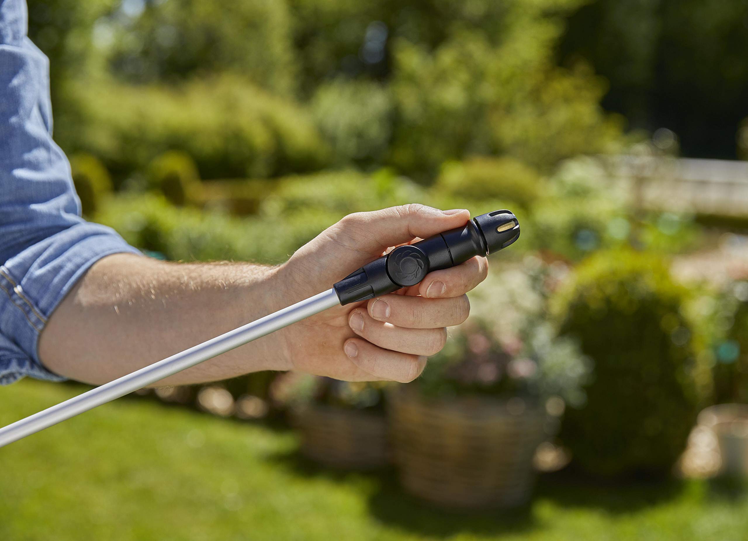 Gardena rura teleskopowa: Rura o długości 40-100 cm umożliwia opryskiwanie wysokich drzew, krzewów i roślin przy glebie. Do wszystkich opryskiwaczy ciśnieniowych Gardena o poj. 3 l i 5 l (11154-20)