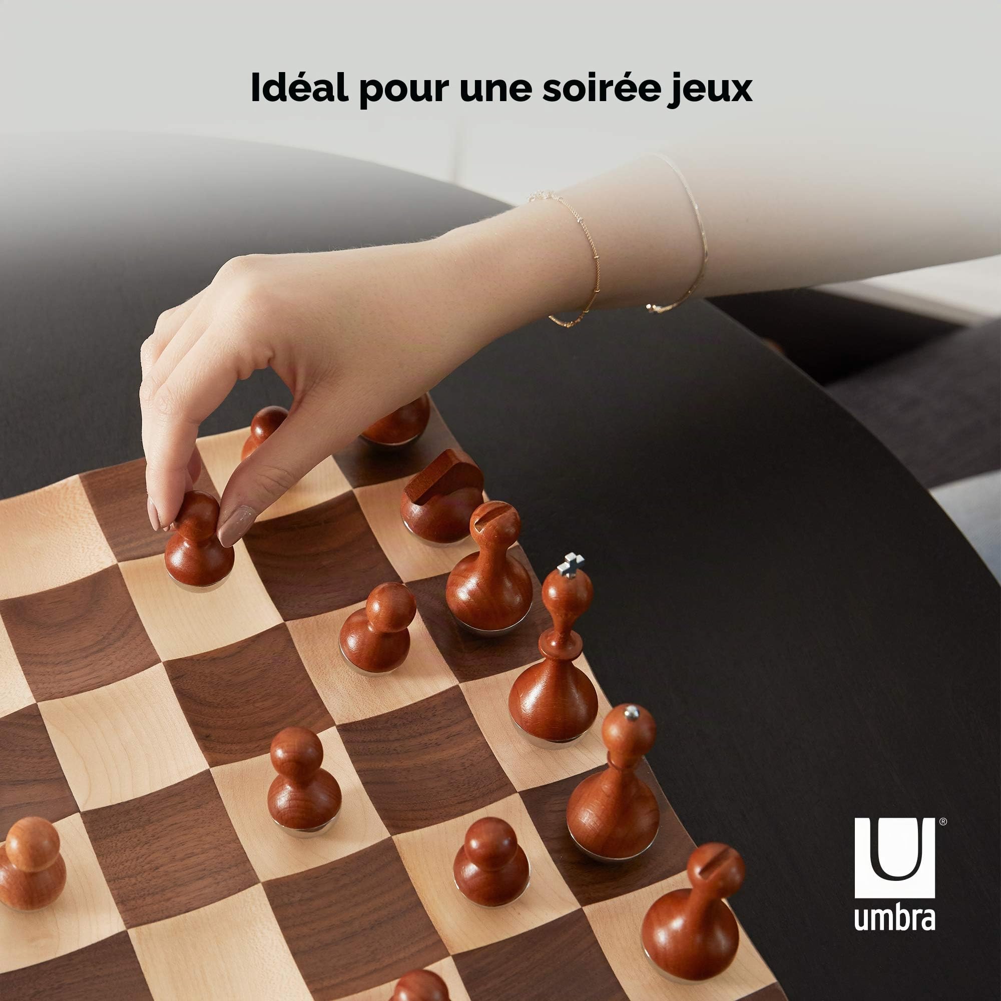 Umbra Wobble Jeu d'échec en Bois Couleur Noyer. Plateau en Bois. Dimension: 38 x 38 x 3cm