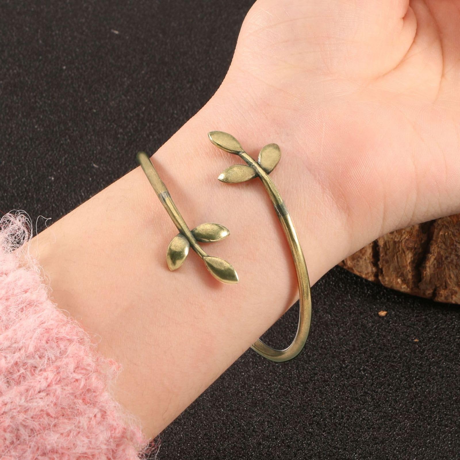 YANGPZFC Small Copper Ancient Bronze Bracelet Ornament Brass Statue For Desk Decor, Handcrafted Vintage Sculpture, 3