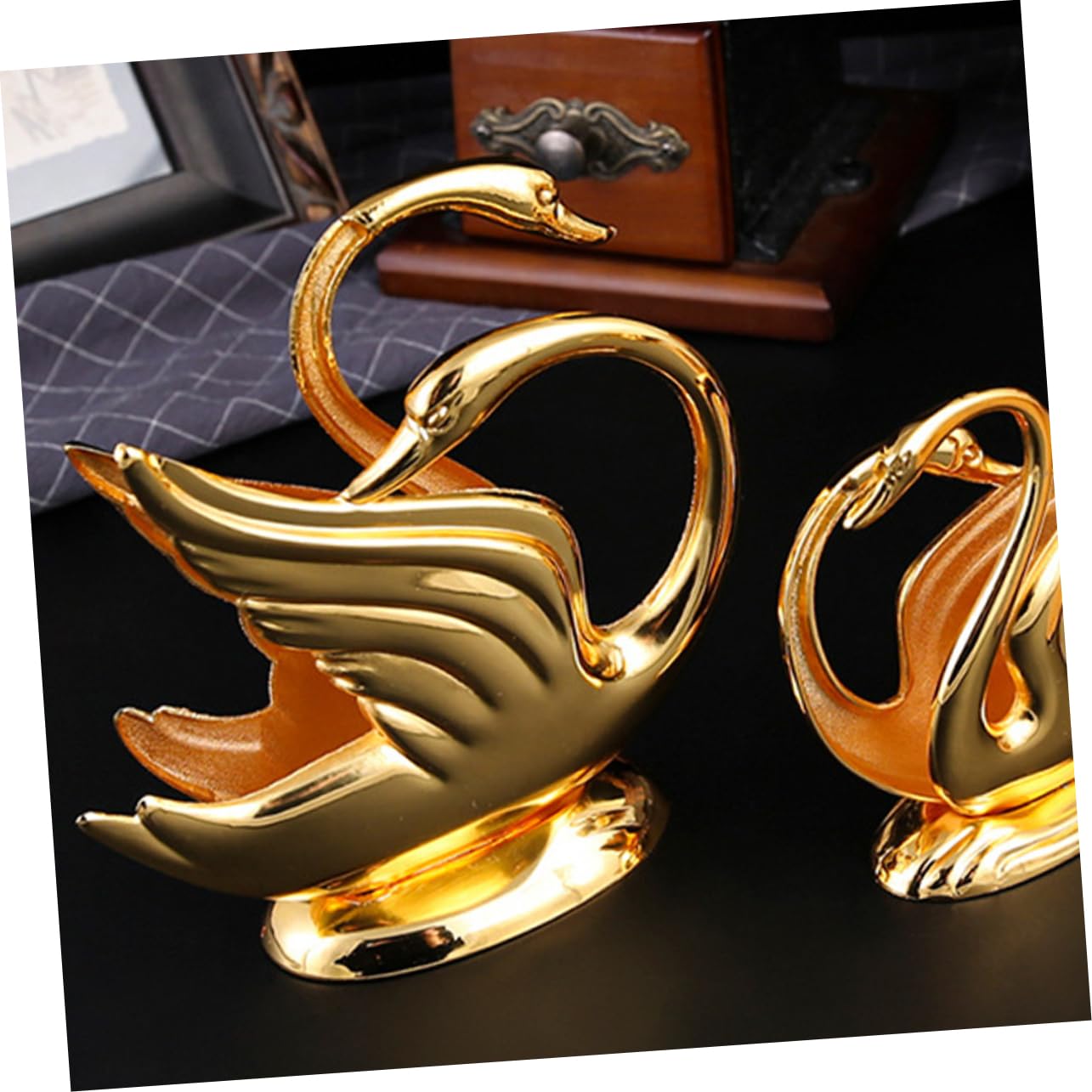 Servilletero de Aleación de Zinc de Cisne Dorado para Mesa Decorativa | Diseño Simple, Borde Liso y Uso Práctico, Adorno de Escritorio para Salón y Hotel