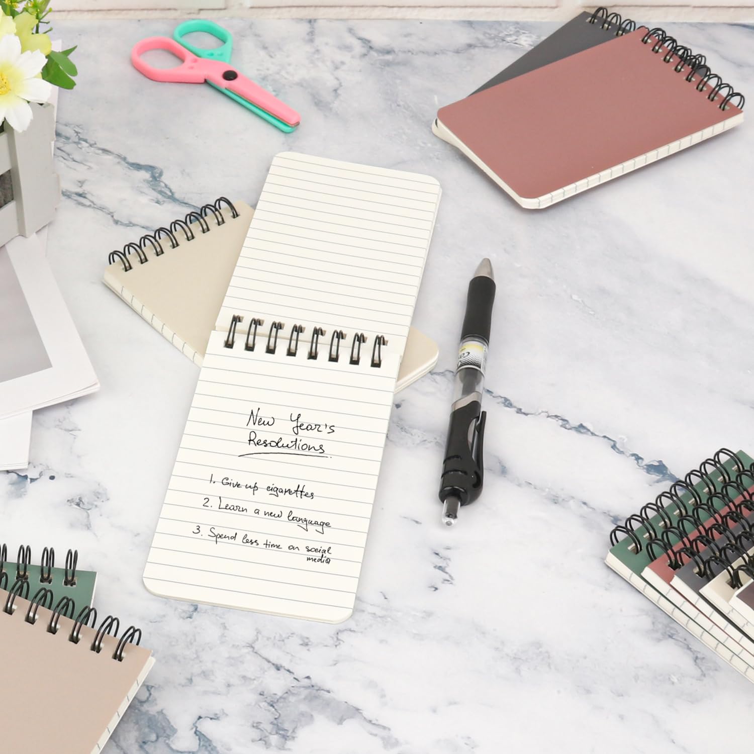 IHDYPPEW Set di 48 quaderni tascabili – Quaderni a spirale perfettamente compatti, 7,6 x 12,7 cm, mini quaderni con qualità premium e portabilità, ideali per lavoro e appunti quotidiani. (8 colori)