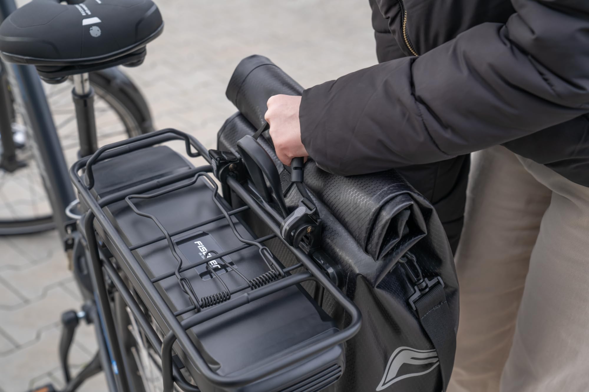 Fischer BORSA PORTATUTTO PLUS TERRA BORSA BICICICI IMPERMEABILE NERO VOLUM
