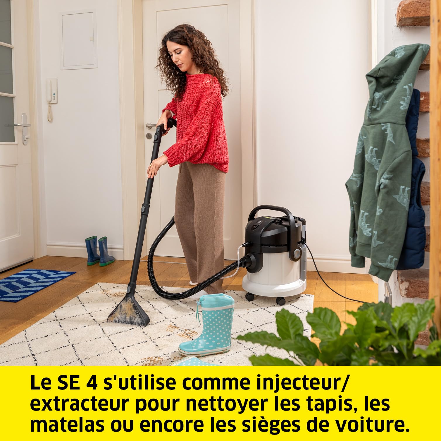 Kärcher Injecteur/Extracteur SE 4, Tuyau 2 en 1 Flexible, Réservoir Eau Fraîche et Sale : 4 l, Suceurs Sol avec Embouts pour Sol Dur et pour Moquettes, Suceurs pour Fauteuils et pour Fentes