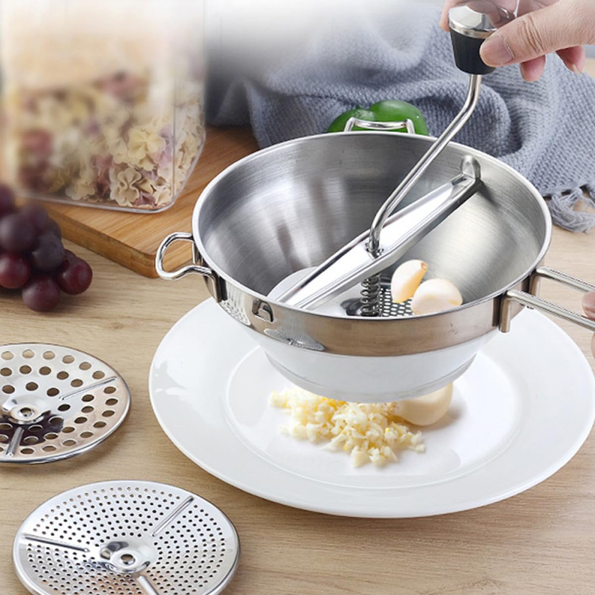 DOITOOL Presse-Purée Manuel en Acier Inoxydable 3 Disques Interchangeables pour Fruits Légumes et Préparation D’Aliments pour Bébés Outil Polyvalent pour Confitures et Purées Faciles à