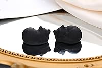 Vista 48 de QINJIEJIE Gato de obsidiana negra, decoración de Halloween, cristales y piedras curativas, estatua de piedra de gatos dormidos, escultura de piedras