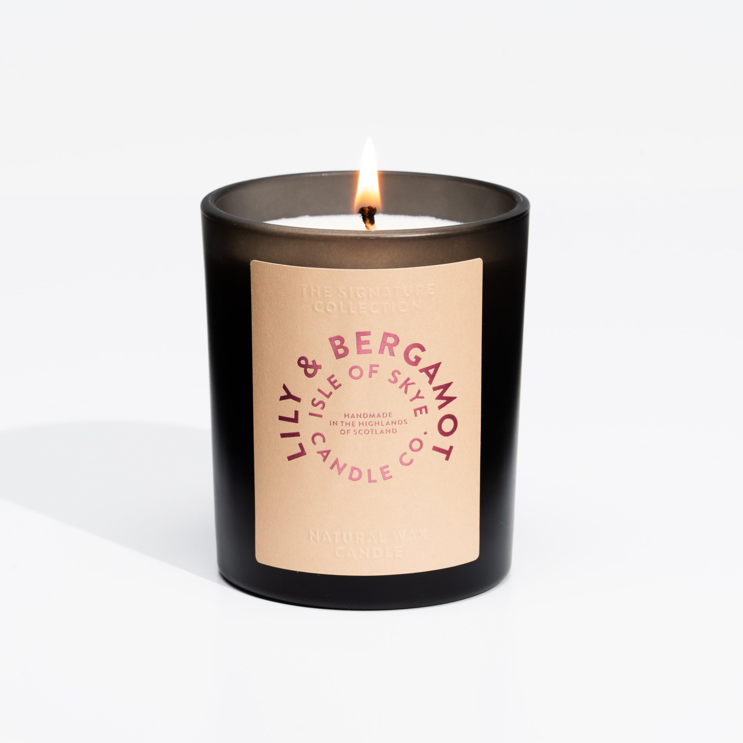 Isle Of Skye Candle Company White Lily & Bergamot Scented Large Tumbler | Natural Soy Wax Candle | Handmade In Scotland | Premium Scented Candle | Elegant Black Jar, Engraved Wooden Lid | 45 Hours Burn Time
