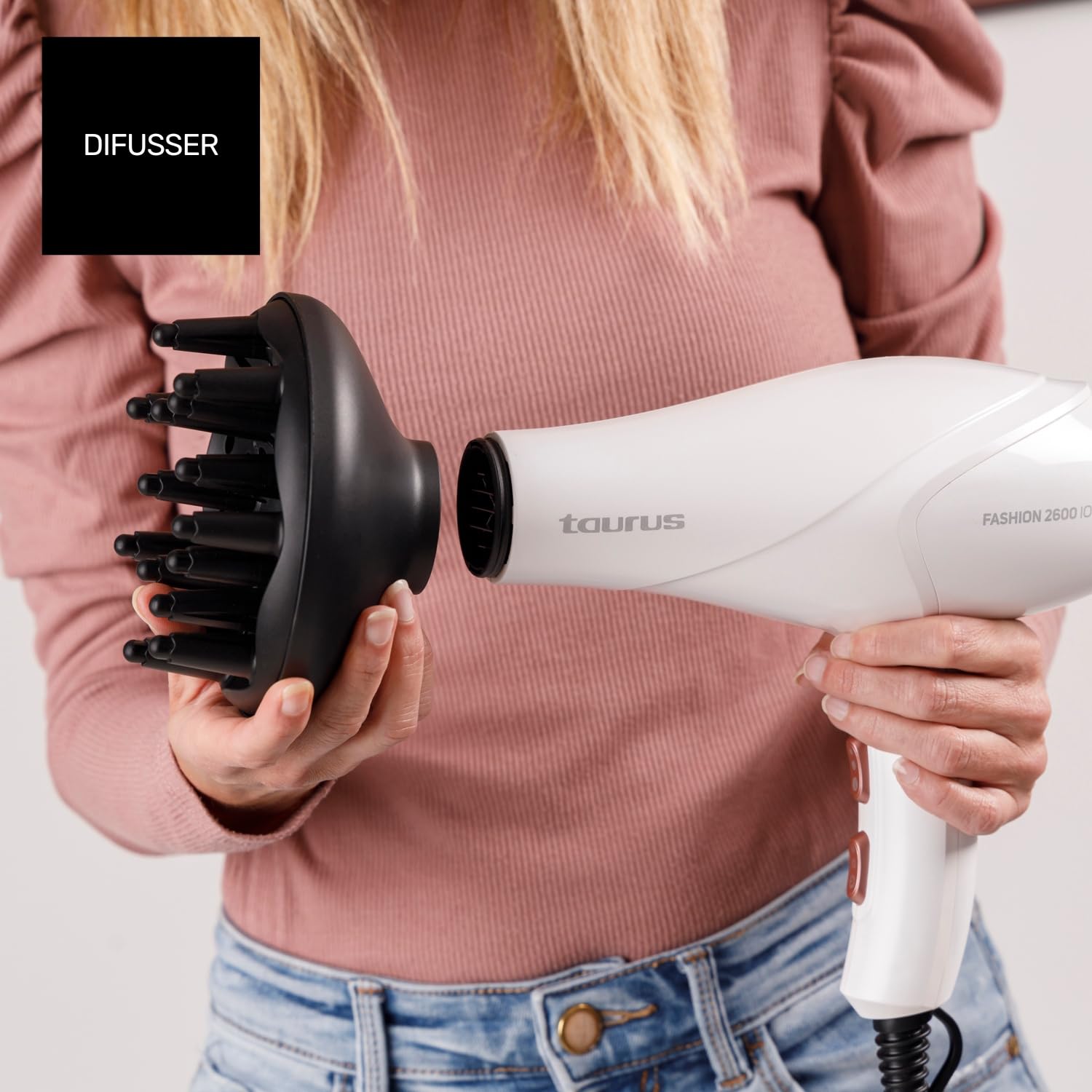Taurus - Fashion Ionic suszarka do włosów | 2600 W | Profesjonalny silnik AC | Technologia jonowa zapobiegająca zapychaniu | Regulowana moc | 3 poziomy temperatury i 2 prędkości | koncentrator i 2