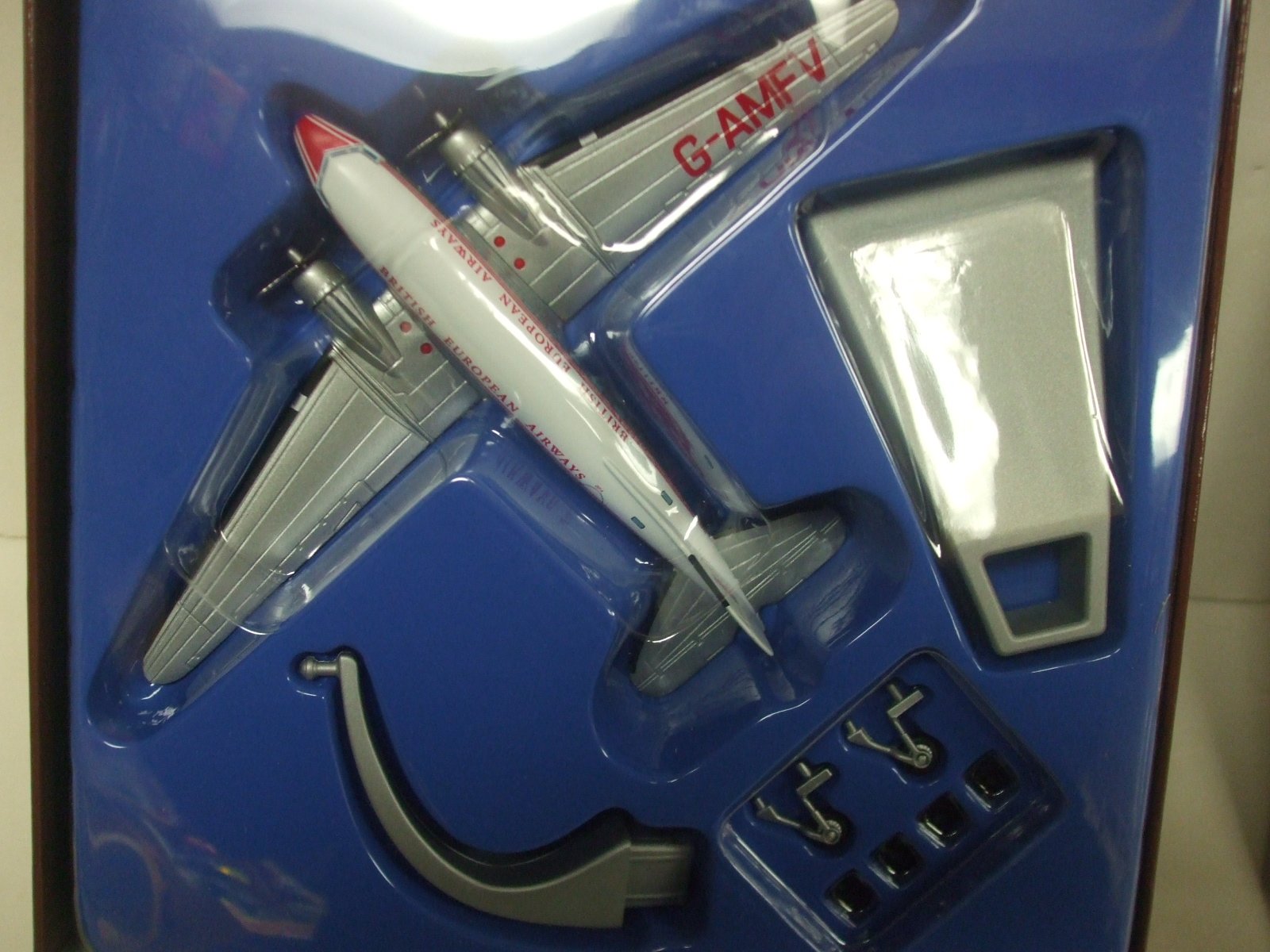 Amazon.com: Corgi Classics - The Aviation Archive - Douglas Dakota