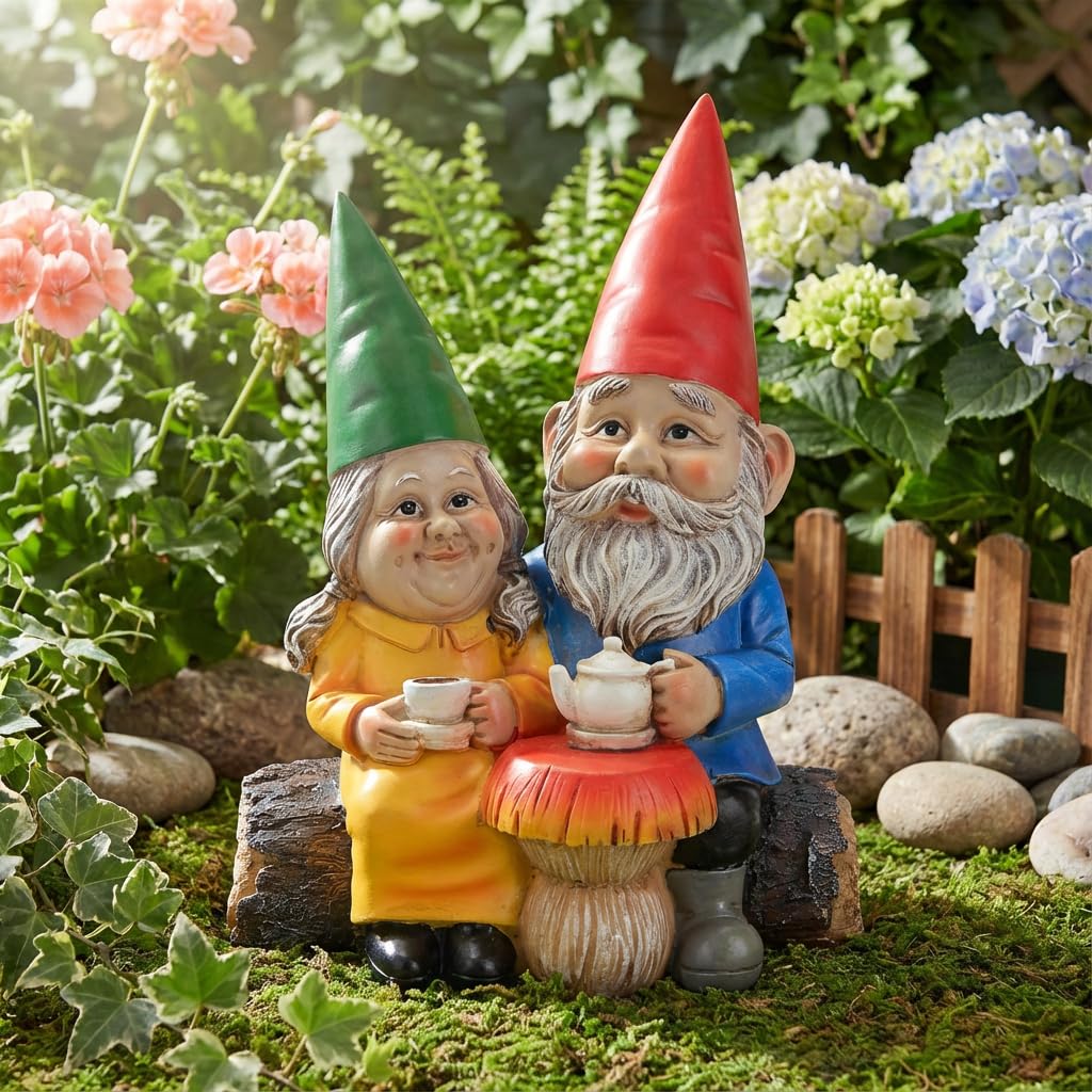 Smadeer Lustiges Gartenzwerg Paar beim Kaffeetrinken - Romantische Gnom Figur aus Resin - Wetterfeste Gartenstatuen für Außen, Balkon & Terrasse - Geschenk zum Jahrestag & Valentinstag