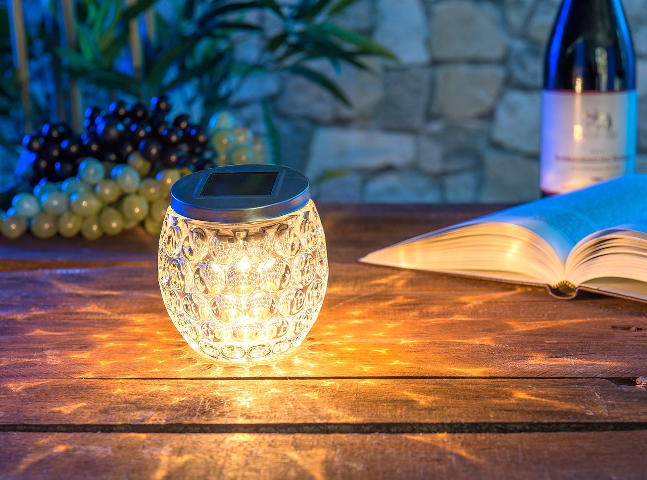 Lunartec Solar Tischleuchten: 4er-Set Solar-LED-Windlichter aus Glas, mit Lichtmuster, IP44, Ø 10 cm (Solarlampe Tisch, Tischlaterne, Kugel)