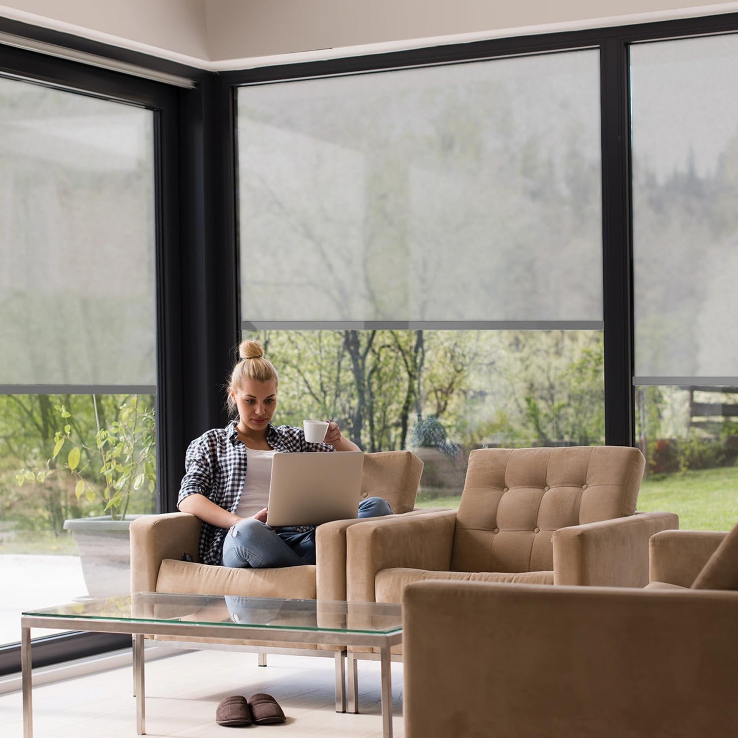 MADECOSTORE Tenda da sole motorizzata con interruttore – baule bianco – grigio chiaro – L150 x H300 cm