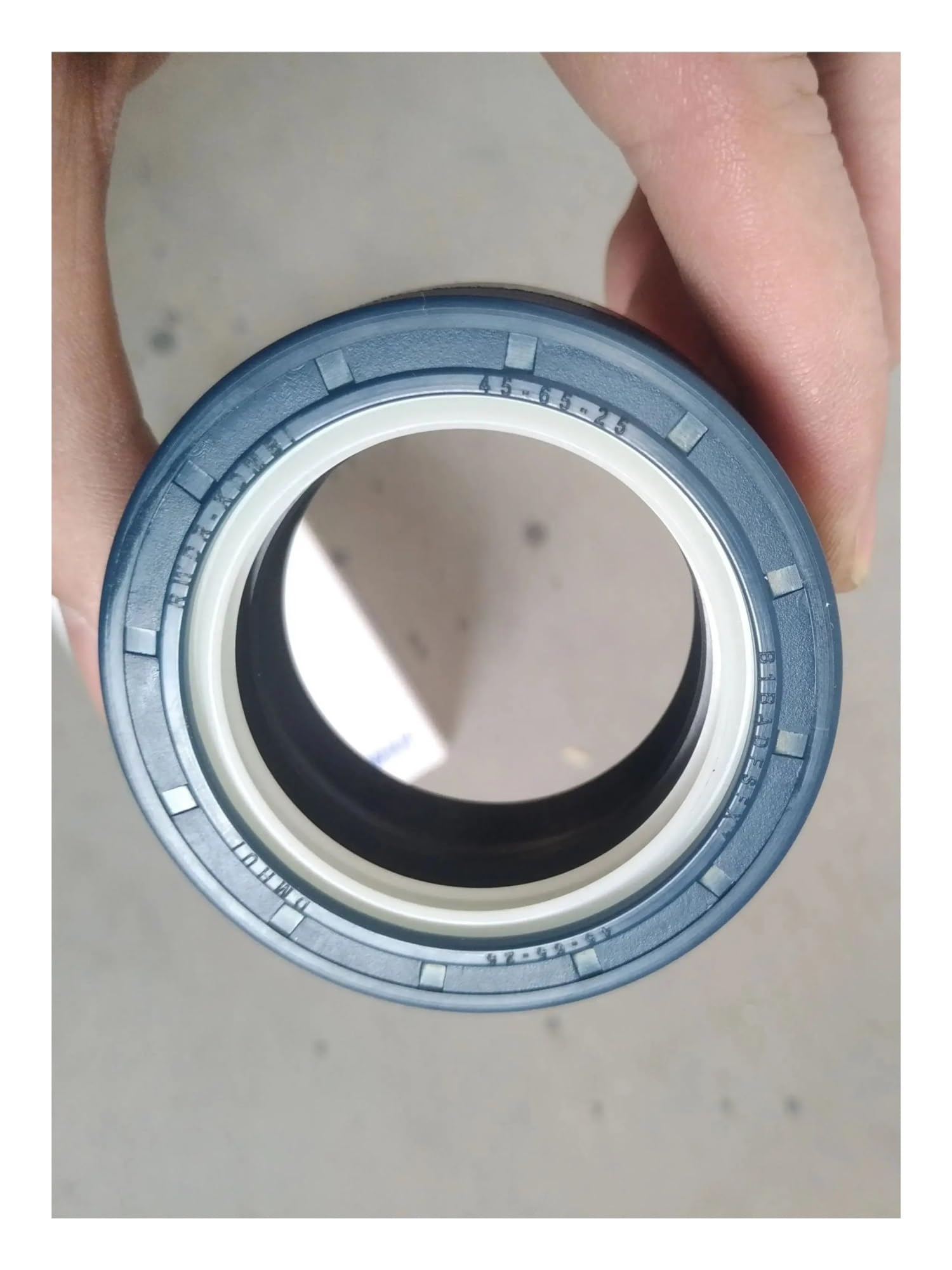 YMUGUEGH Shaft seal 12018030B 45X65X25 or 45 * 65 * 25