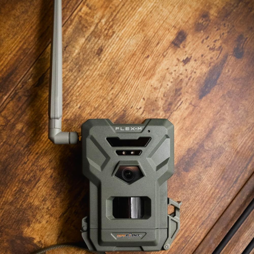 SPYPOINT Flex M Twin Pack 28MP Cellular Trail Camera (confezione da 2) con scheda di memoria ad alta velocità da 32 GB (confezione da 4) e lettore di schede ad alta velocità (7 articoli)