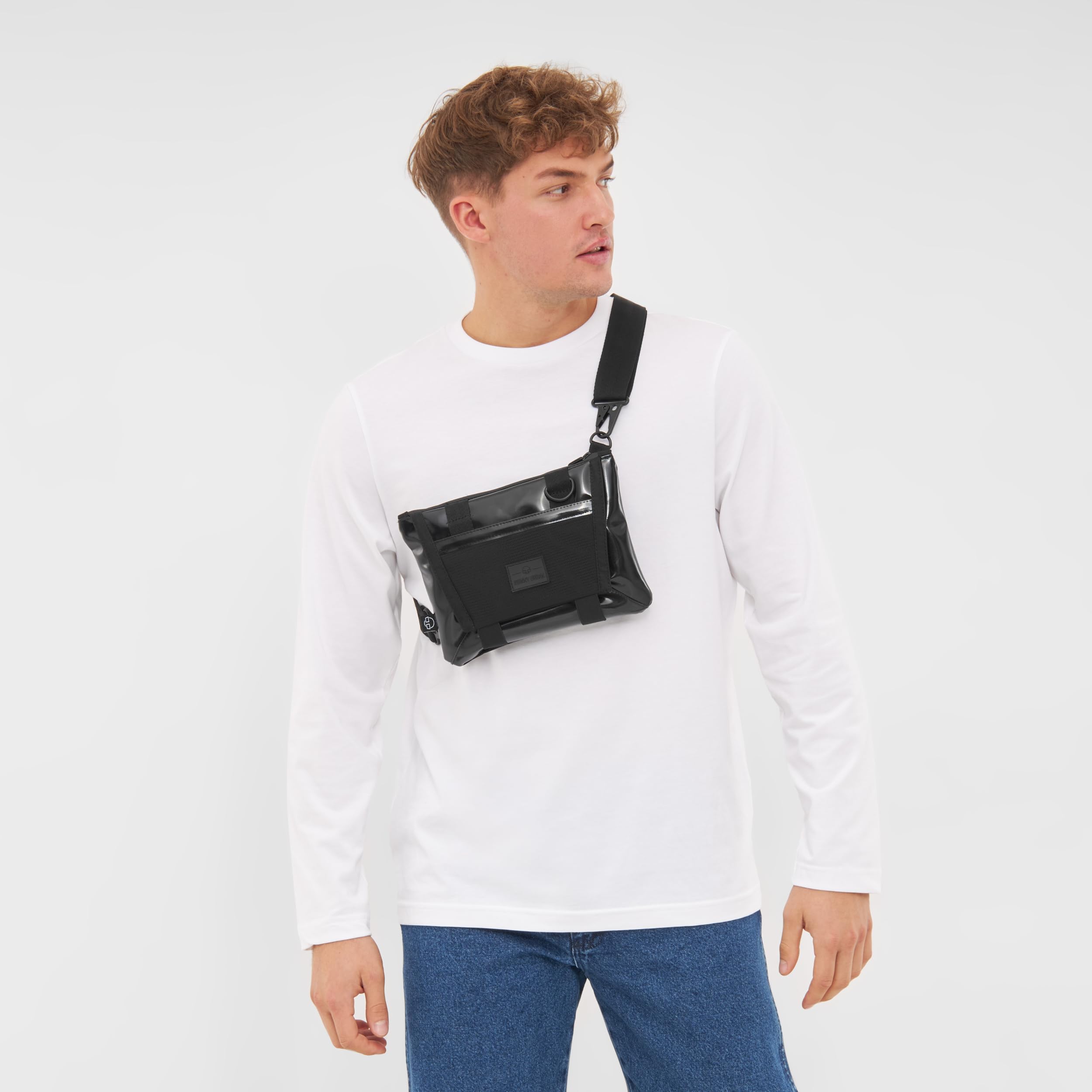Johnny Urban Bolsa Pecho Hombres y Mujeres - Avery - 2-en-1 Bolso Bandolera y Riñonera Tactica - Bolsa Sacoche Pequeña para Ciudad, Bicicleta, Viajes, Festivales - Repelente al Agua