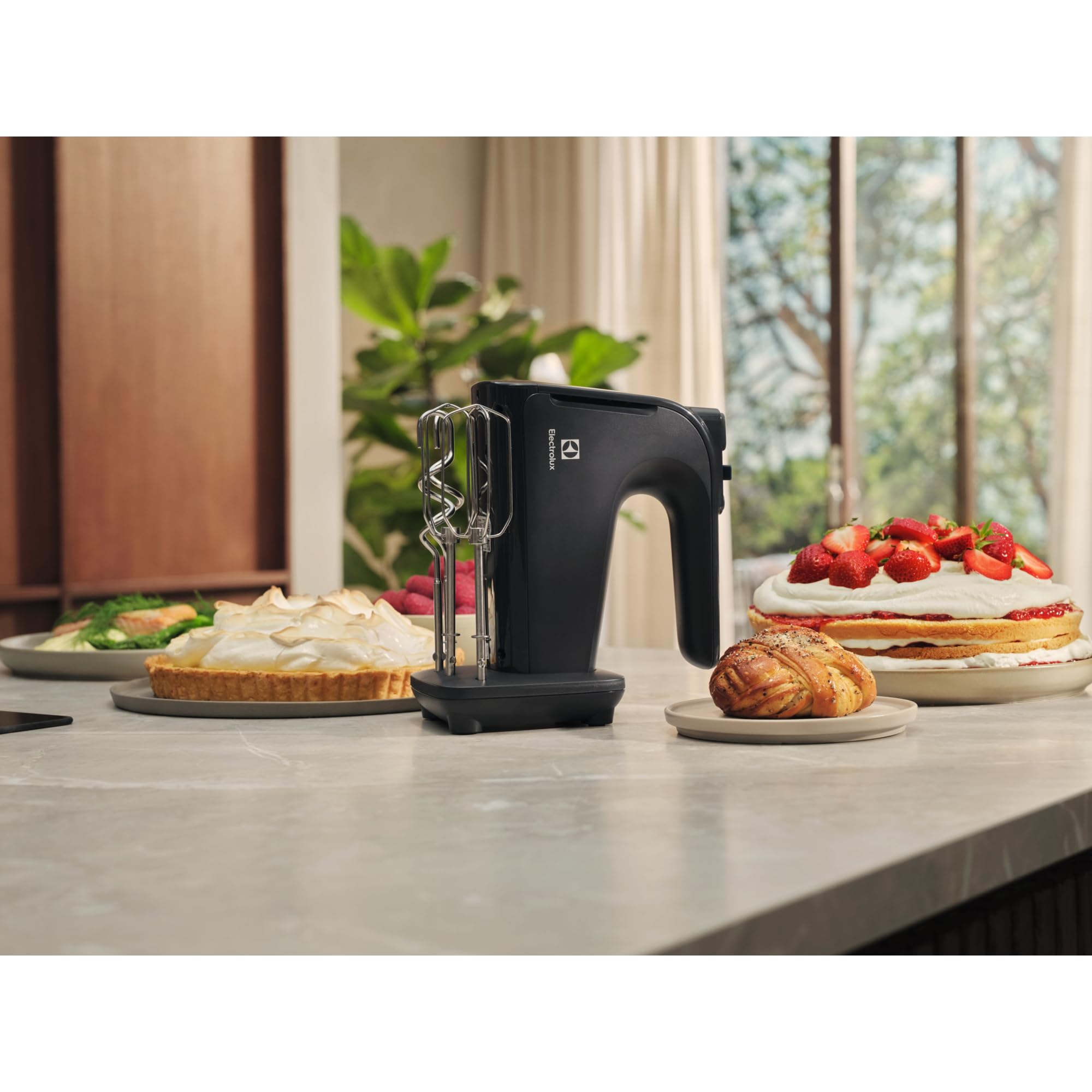 Electrolux Elfrusta Serie 300 EHM4B 5 velocità, Funzione Turbo, Parti in acciaio inox lavabili in lavastoviglie, soluzione compatta di stoccaggio, realizzata in 24% plastica riciclata, 500 W, grigio