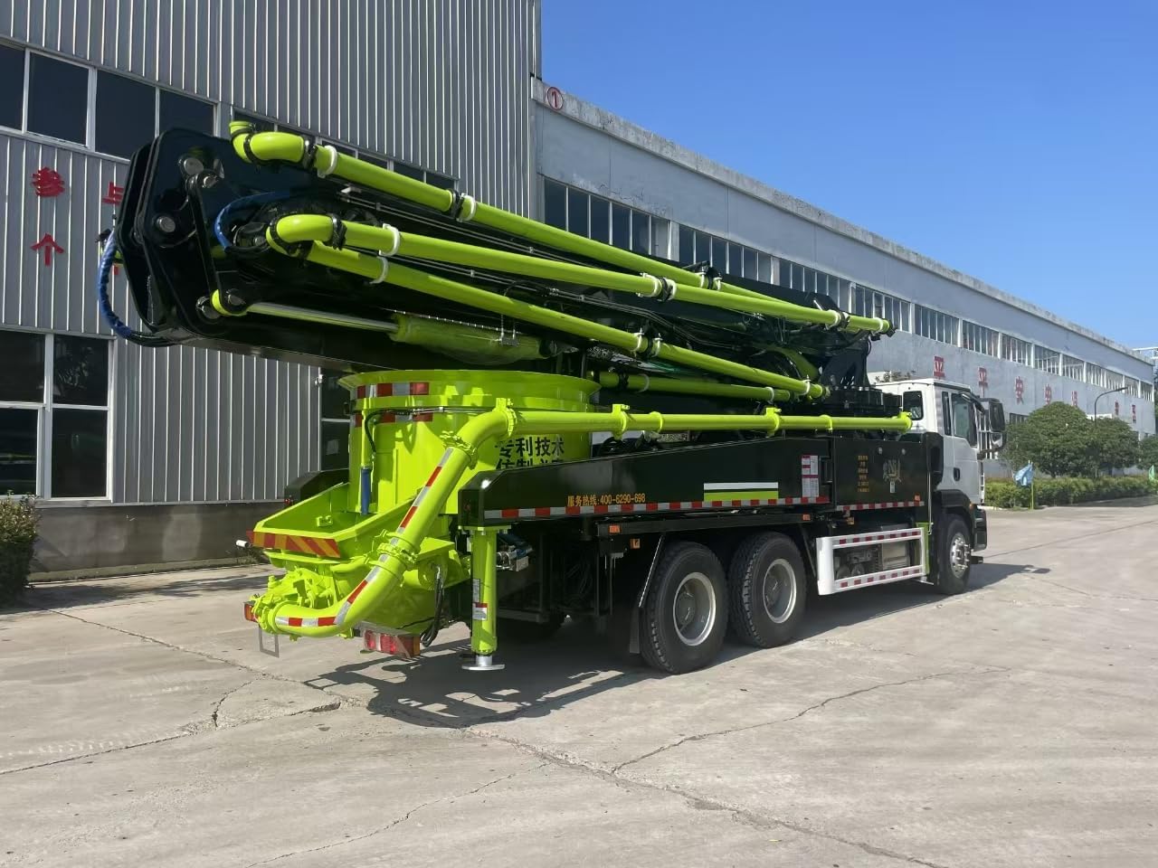 Concrete Pump Truck Vehicle for Building and Infrastructure Projects, High Efficiency Concrete Transfer with Strong Boom Arm Structure