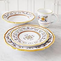 Vista 3 de Sur La Table Nova Deruta - Juego de vajilla de cerámica de 16 piezas, tazas de diseño floral de inspiración italiana, platos llanos, platos