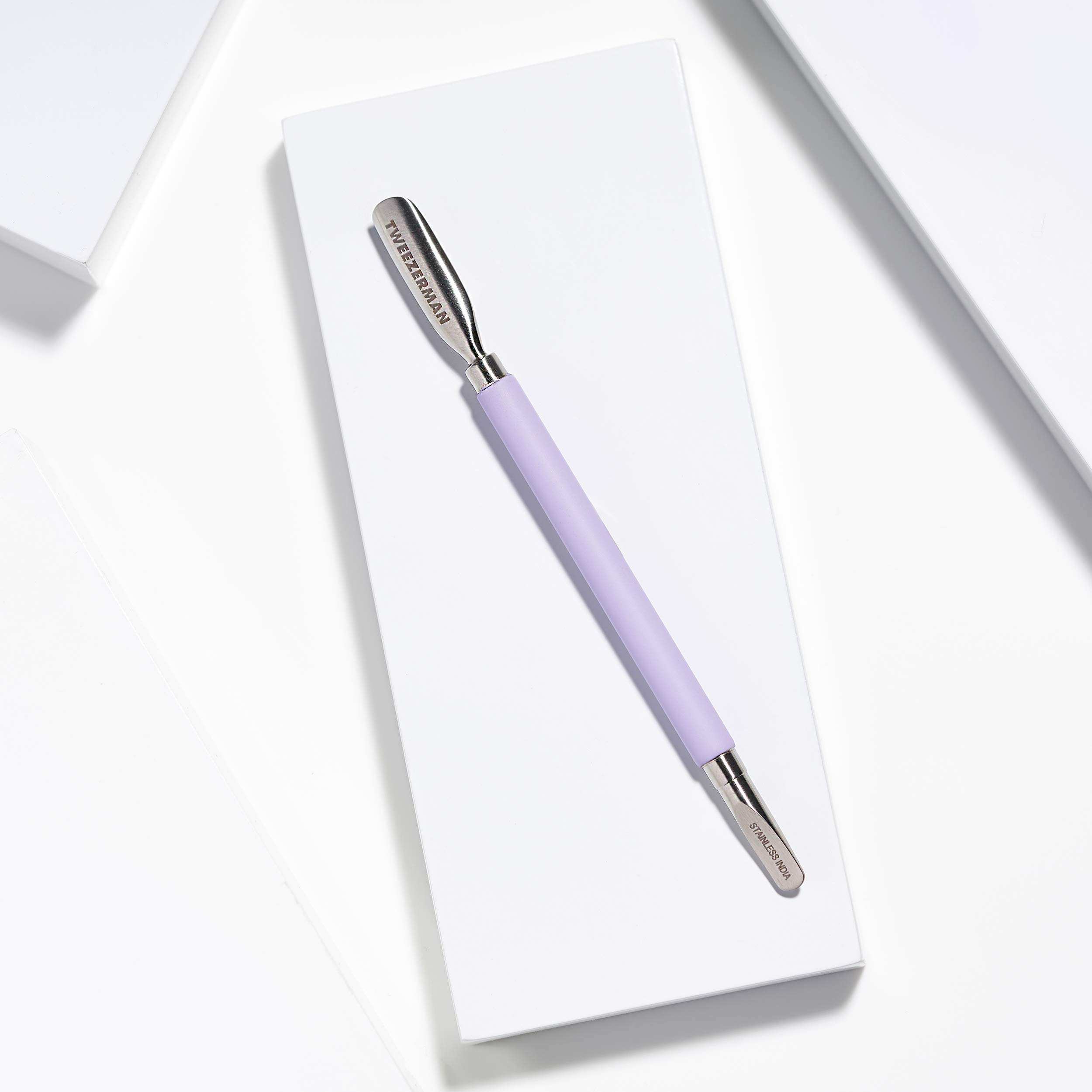 TWEEZERMAN Empujador de cutículas (herramienta doble para empujar suavemente y eliminar cutículas e impurezas, mango ergonómico, acero inoxidable)