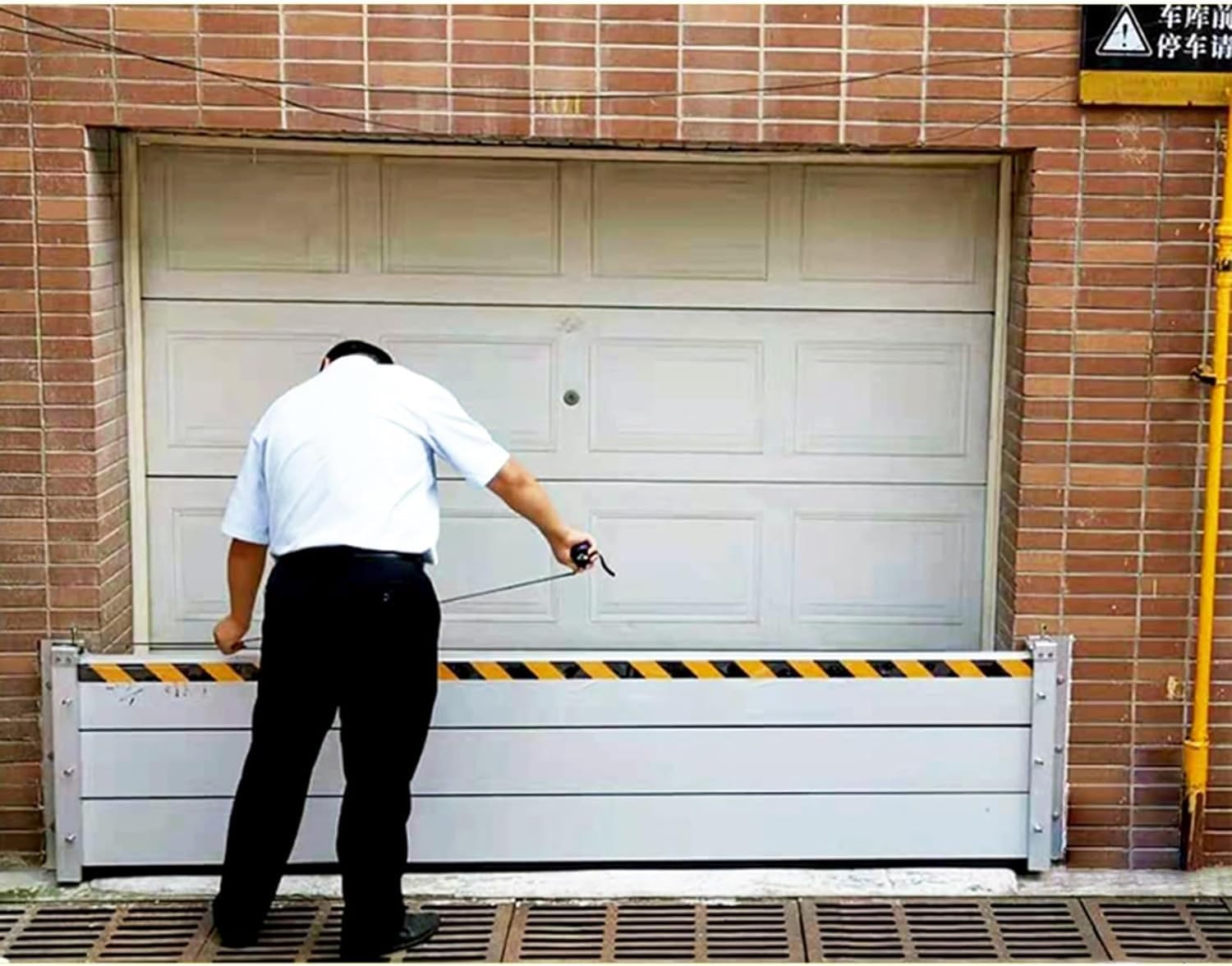 Barrière anti-inondation amovible pour stopper l'eau du sous-sol et garage