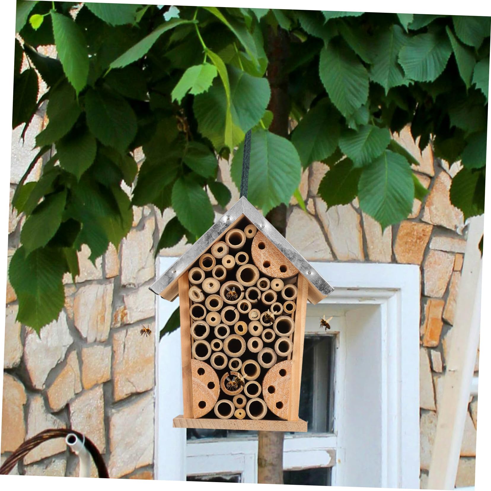 Hängendes Insektenhaus und Eisen für Garten, Draußen